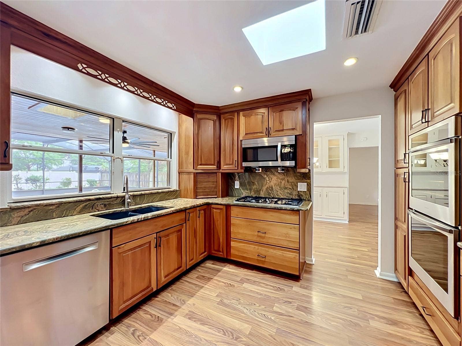 105 CEDAR OAK TRAIL, Longwood, FL 32750 Large window keep kitchen light and bright with view of he sparkling pool.
