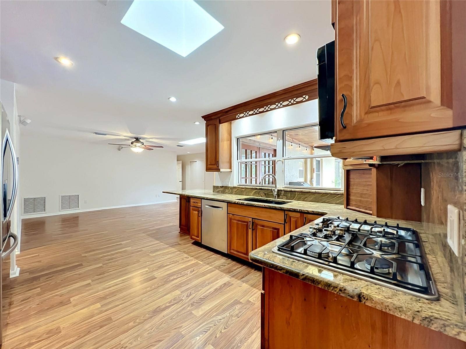 105 CEDAR OAK TRAIL, Longwood, FL 32750 Gas Stove!