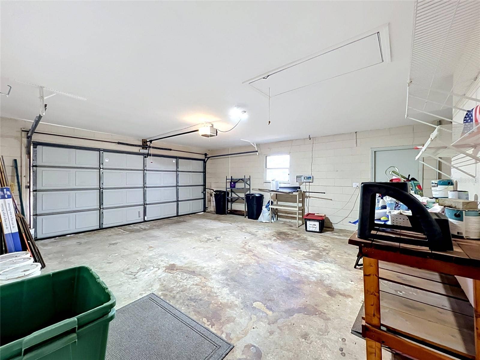 105 CEDAR OAK TRAIL, Longwood, FL 32750 spacious 2 car garage