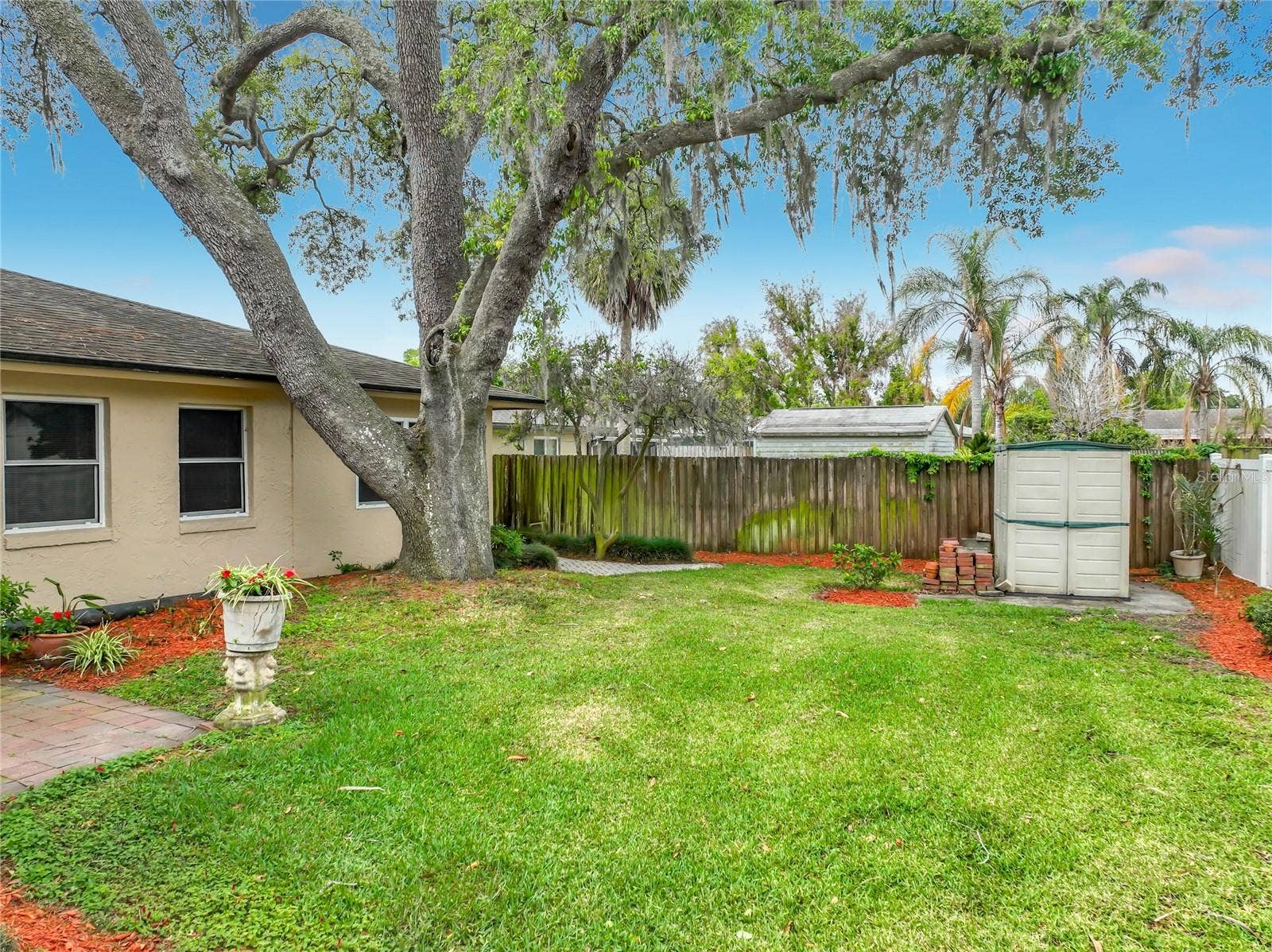 105 CEDAR OAK TRAIL, Longwood, FL 32750 Huge garden space even with large pool!!!!