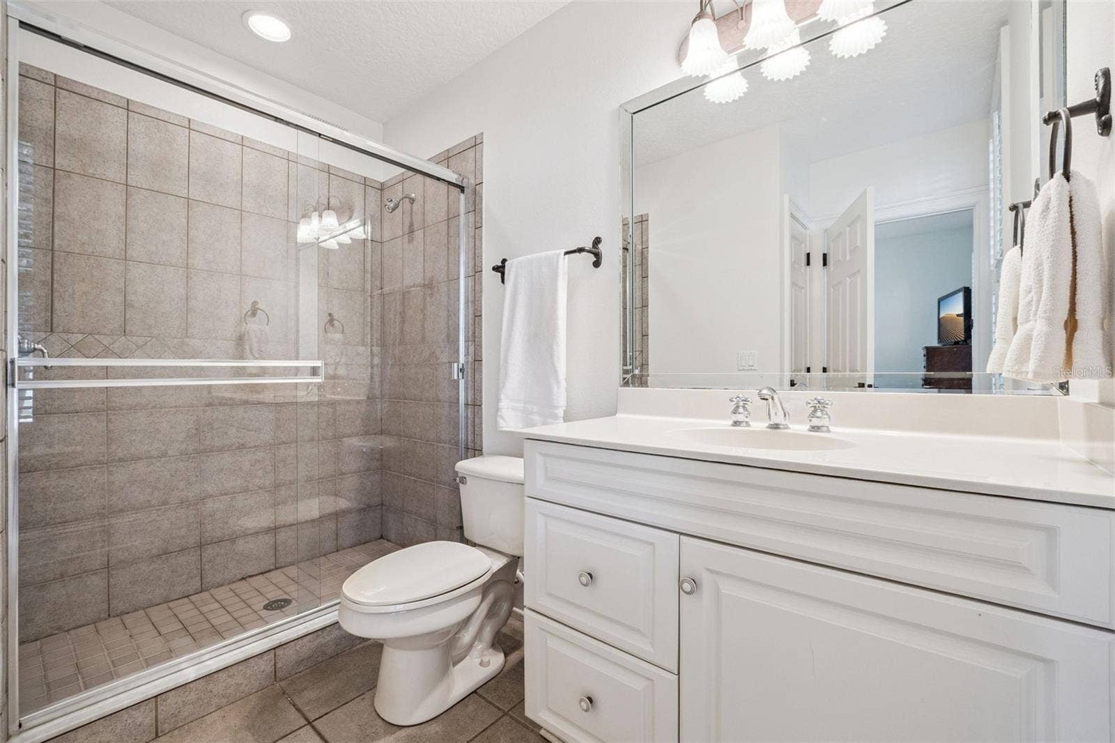 450 LAKEWOOD DRIVE, Winter Park, FL 32789 First floor double primary bathroom. Bath #2