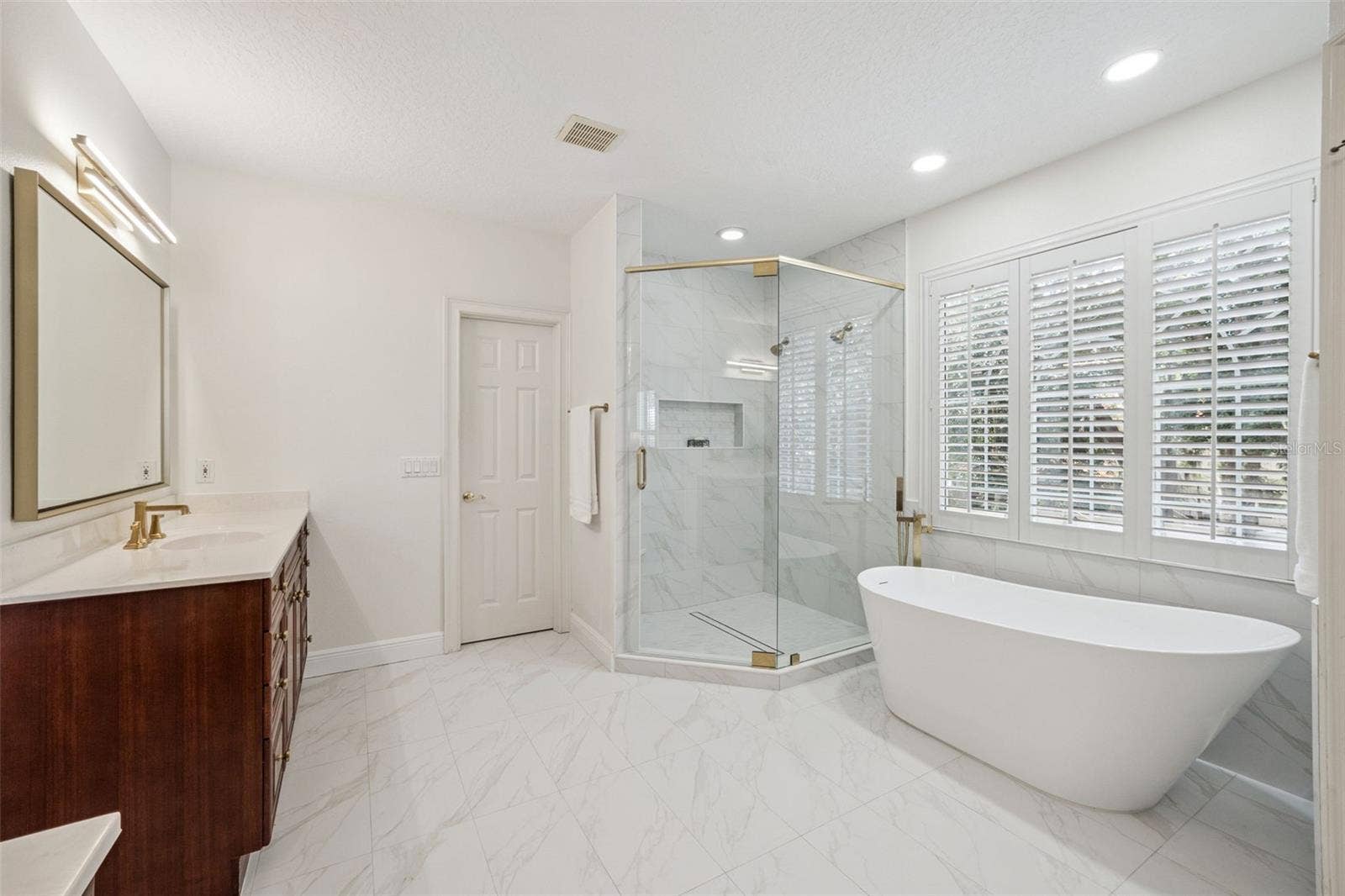 450 LAKEWOOD DRIVE, Winter Park, FL 32789 Updated primary bathroom