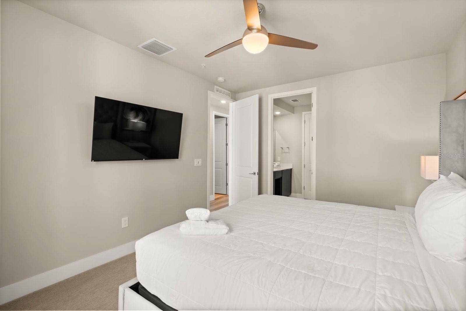 7770 SANDY RIDGE DRIVE, #218 BLDG 28 - Elevator, Kissimmee, FL 34747 7770 SANDY RIDGE DRIVE, #218 BLDG 28 - Elevator, Kissimmee, FL 34747