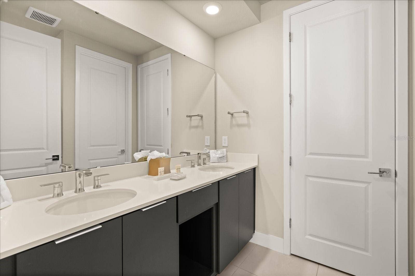 7770 SANDY RIDGE DRIVE, #218 BLDG 28 - Elevator, Kissimmee, FL 34747 7770 SANDY RIDGE DRIVE, #218 BLDG 28 - Elevator, Kissimmee, FL 34747