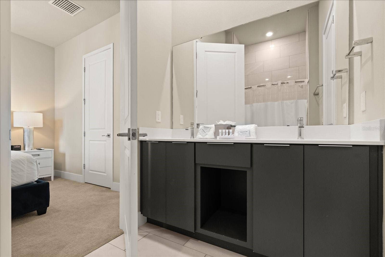 7770 SANDY RIDGE DRIVE, #218 BLDG 28 - Elevator, Kissimmee, FL 34747 7770 SANDY RIDGE DRIVE, #218 BLDG 28 - Elevator, Kissimmee, FL 34747