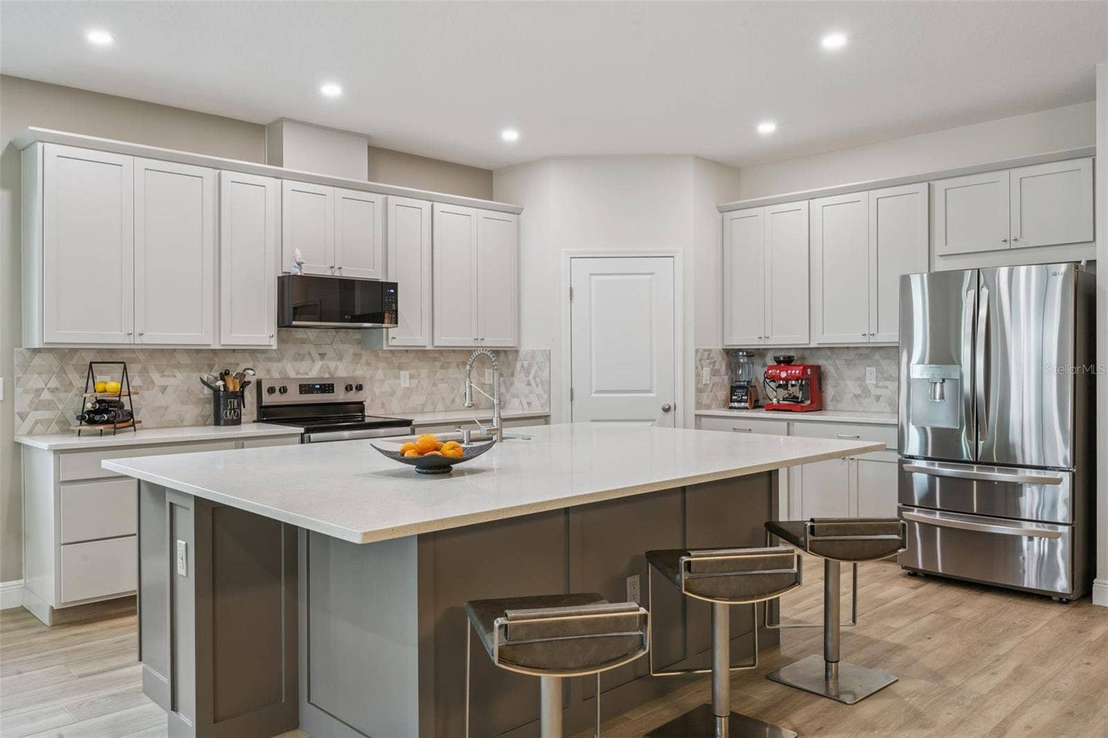 2101 AXEL STREET, Clermont, FL 34715 2101 AXEL STREET, Clermont, FL 34715