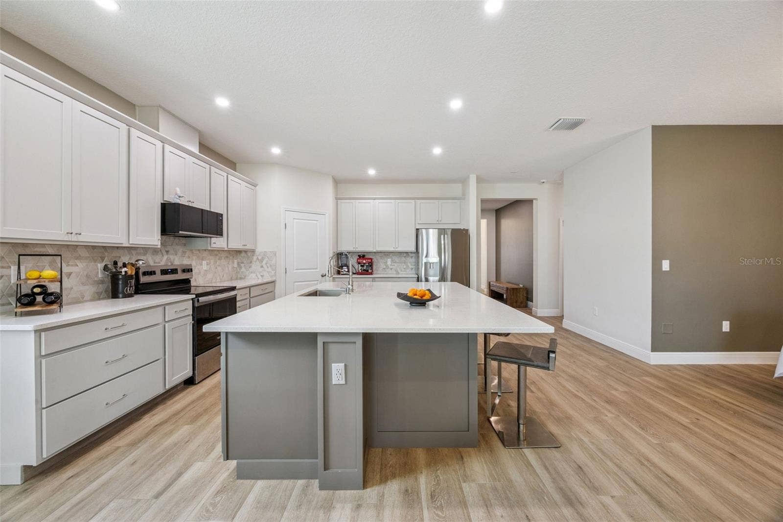 2101 AXEL STREET, Clermont, FL 34715 2101 AXEL STREET, Clermont, FL 34715