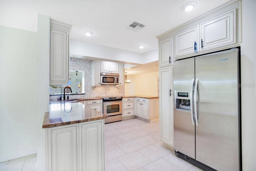 3108 TROY DRIVE, Orlando, FL 32806 Kitchen