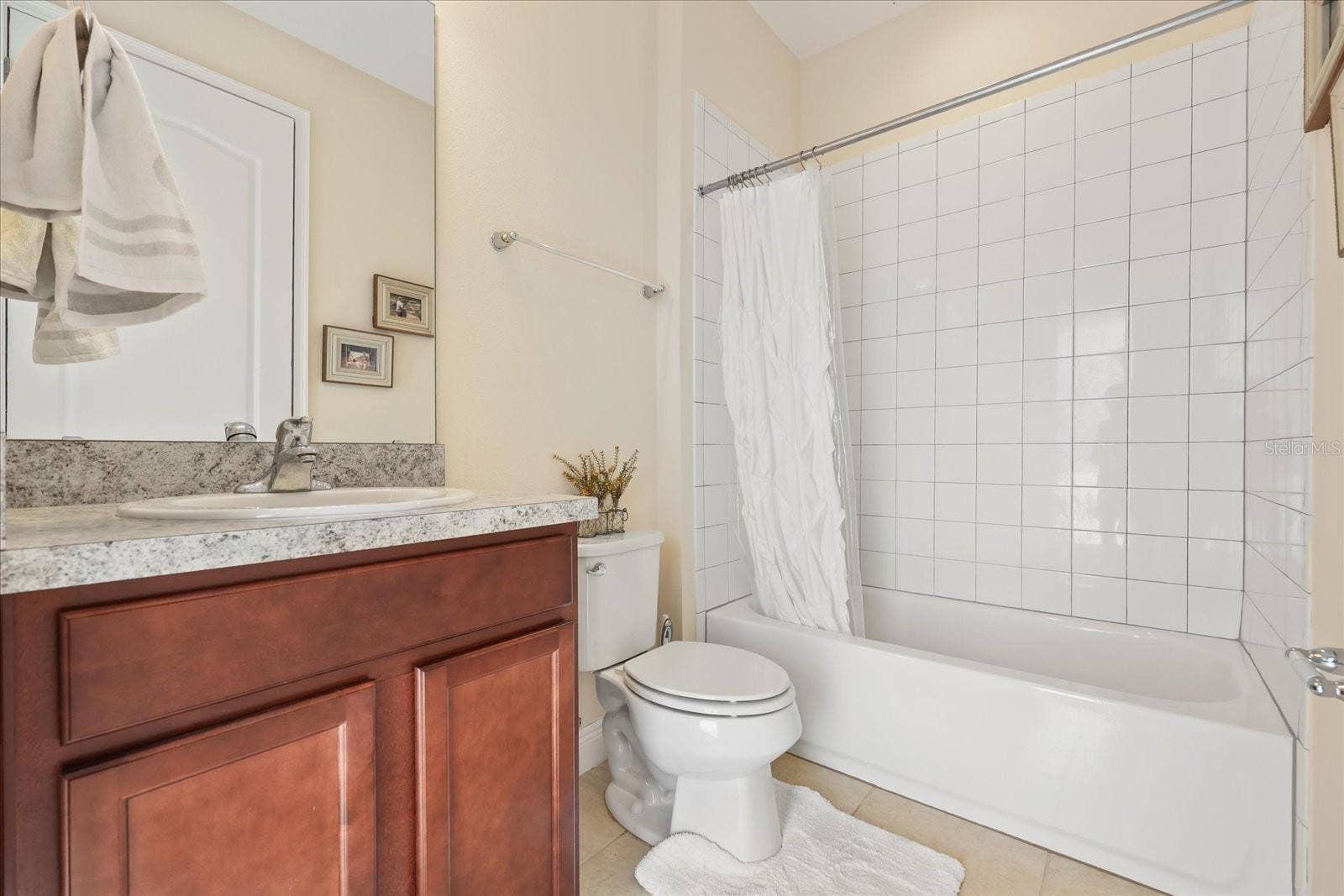 13358 BEEBE ALLEY, Orlando, FL 32827 Guest house bathroom
