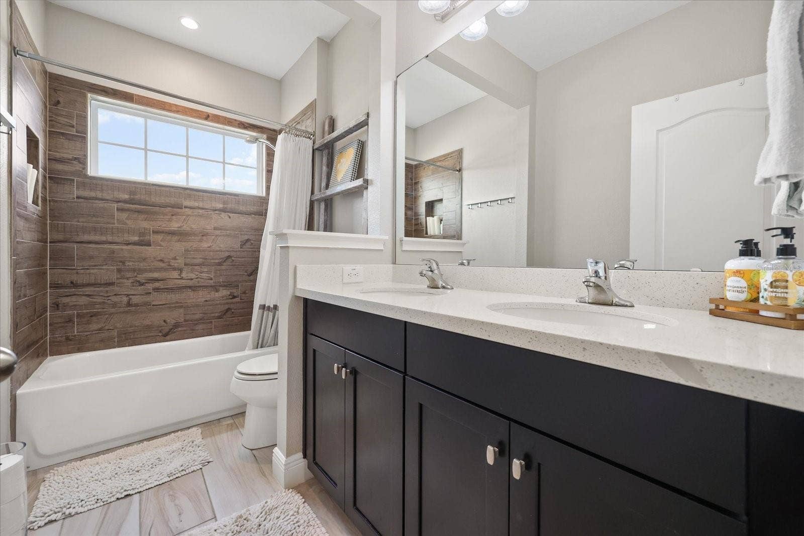 13358 BEEBE ALLEY, Orlando, FL 32827 Hall bathroom