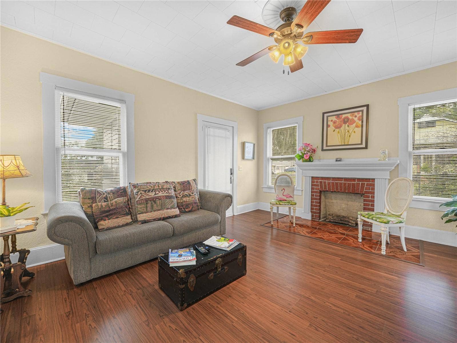 221 CITRUS GROVE BOULEVARD S, Polk City, FL 33868 Living Room Cottage