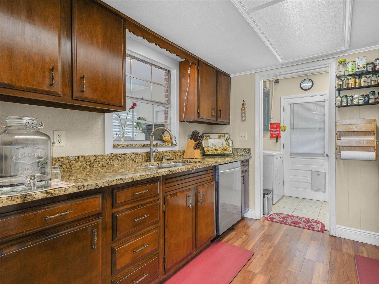 221 CITRUS GROVE BOULEVARD S, Polk City, FL 33868 Kitchen