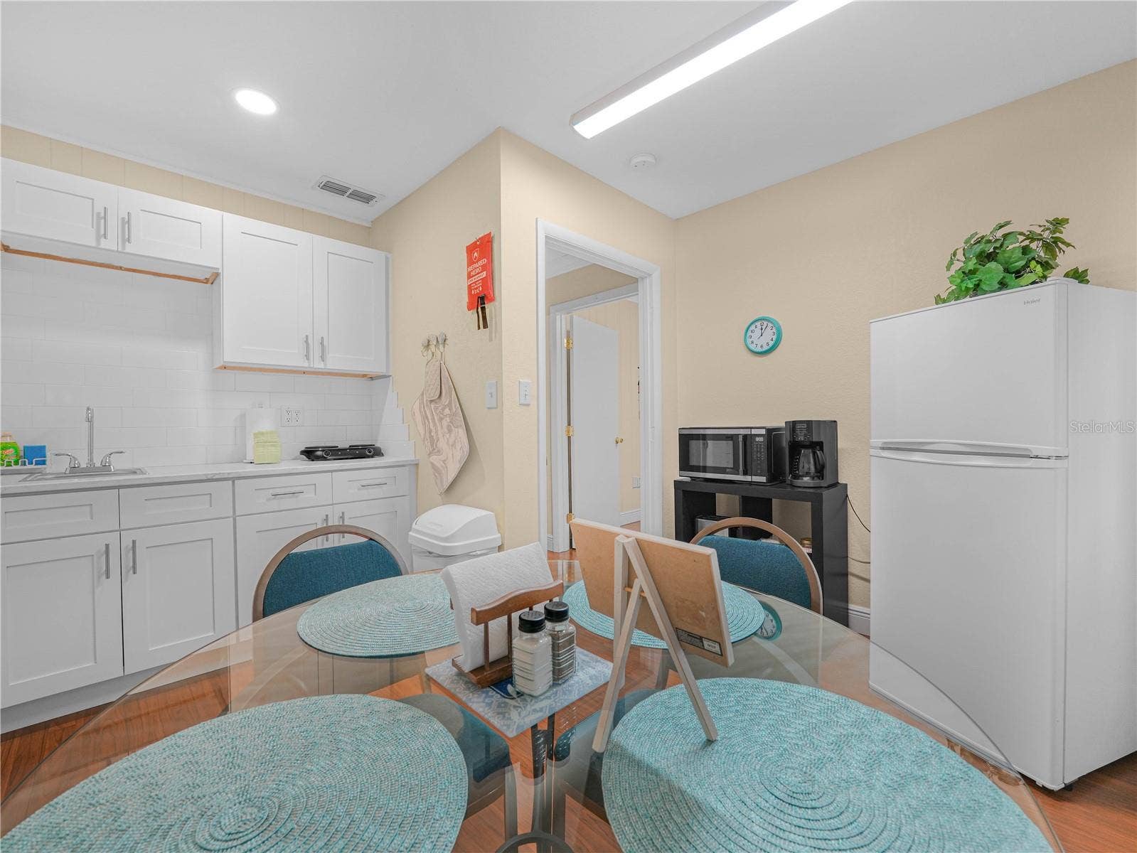 221 CITRUS GROVE BOULEVARD S, Polk City, FL 33868 Kitchenette Cove