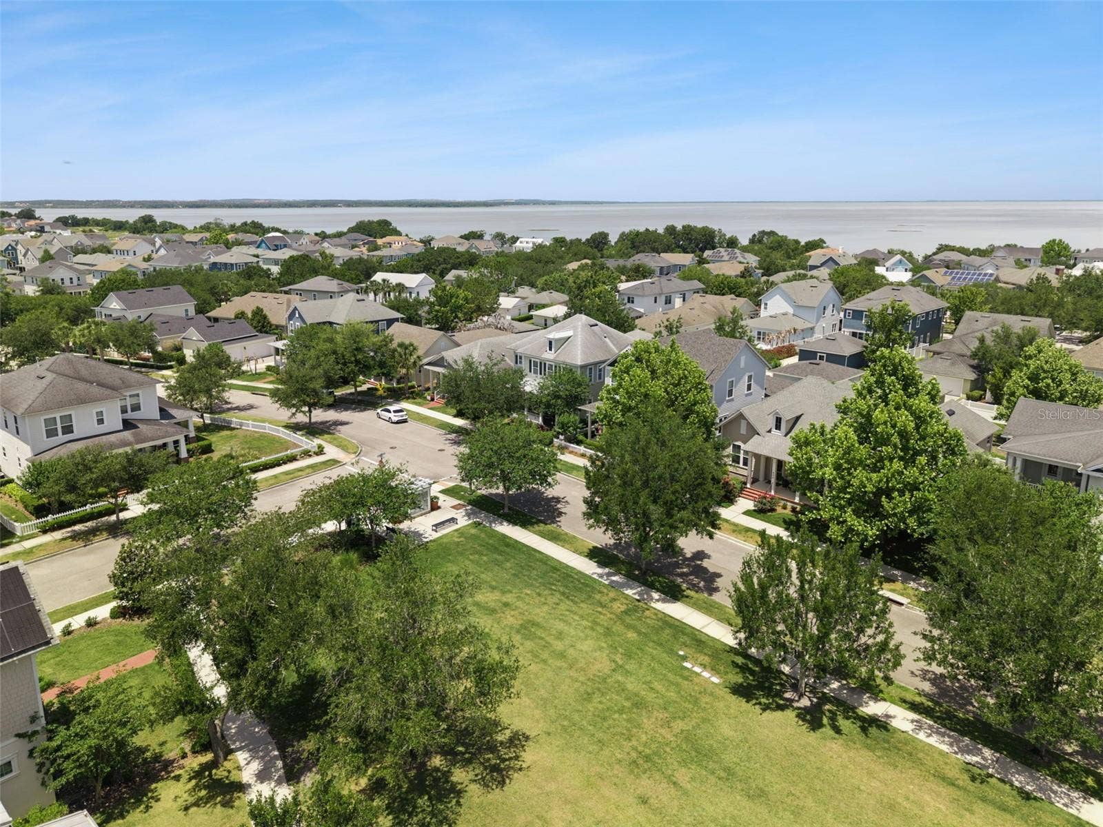 907 EASLEY AVENUE, Winter Garden, FL 34787 Footsteps to the Park!