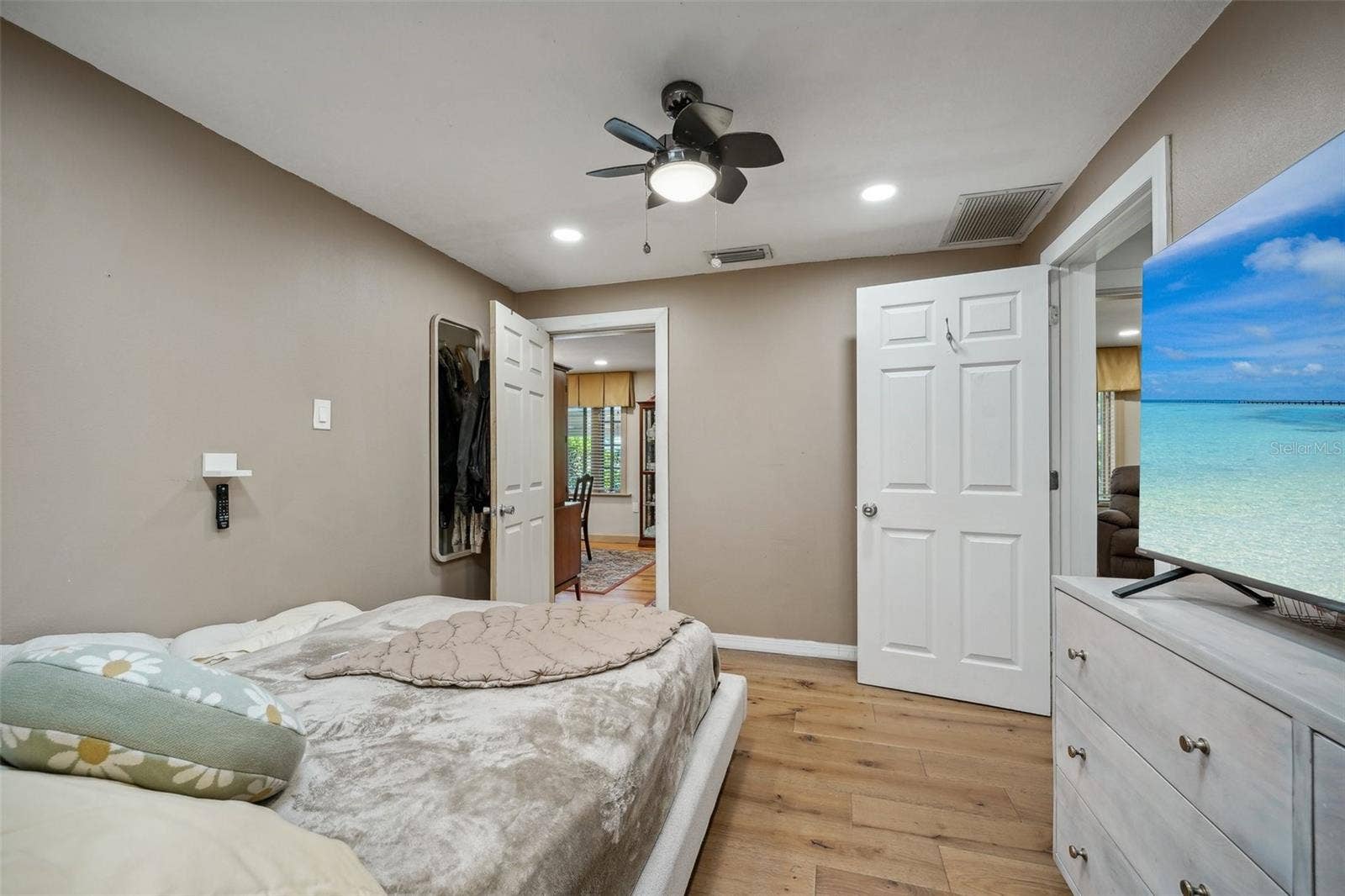1020 VENETIAN AVENUE, Orlando, FL 32804 1020 VENETIAN AVENUE, Orlando, FL 32804