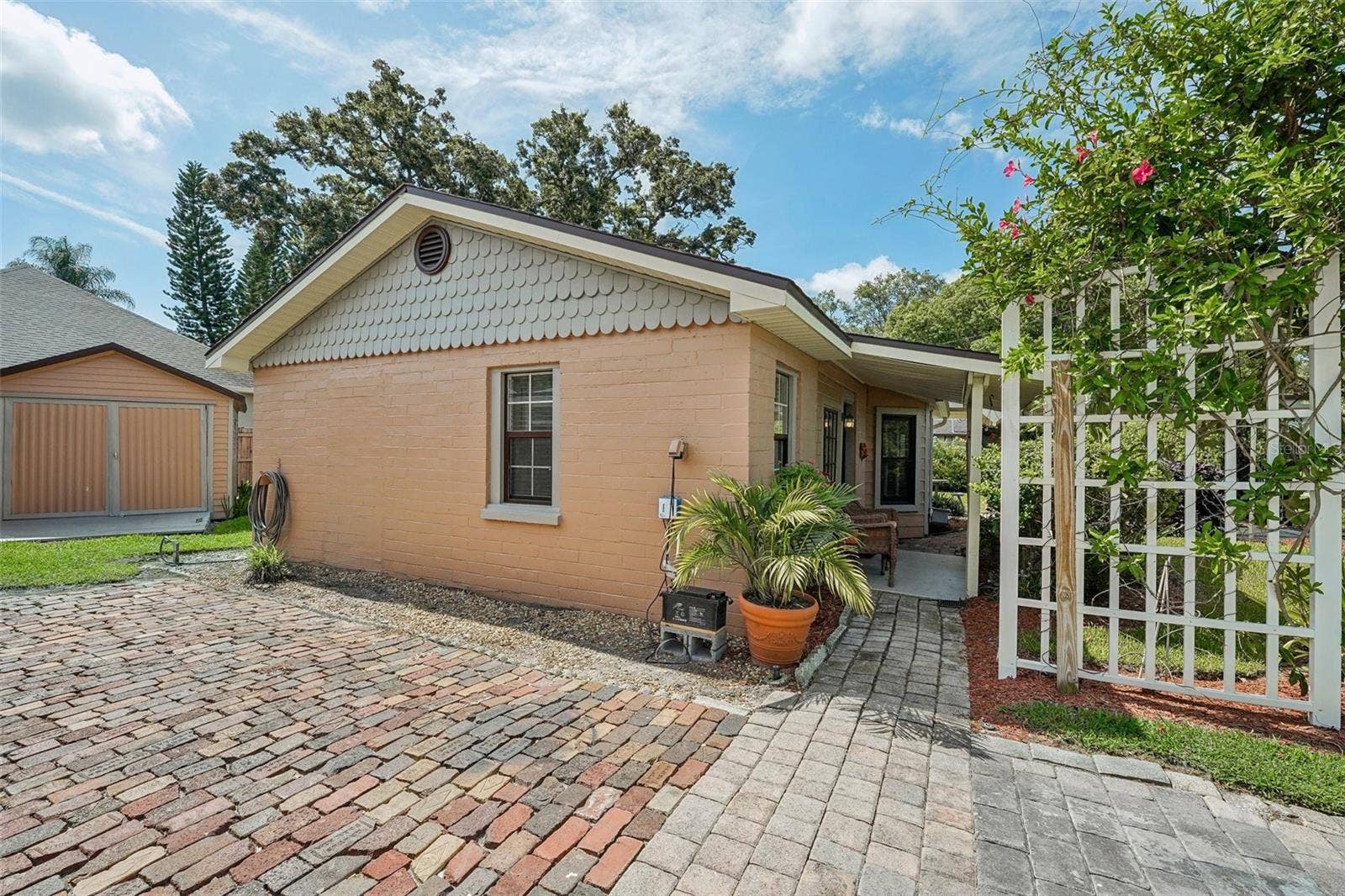 1020 VENETIAN AVENUE, Orlando, FL 32804 1020 VENETIAN AVENUE, Orlando, FL 32804