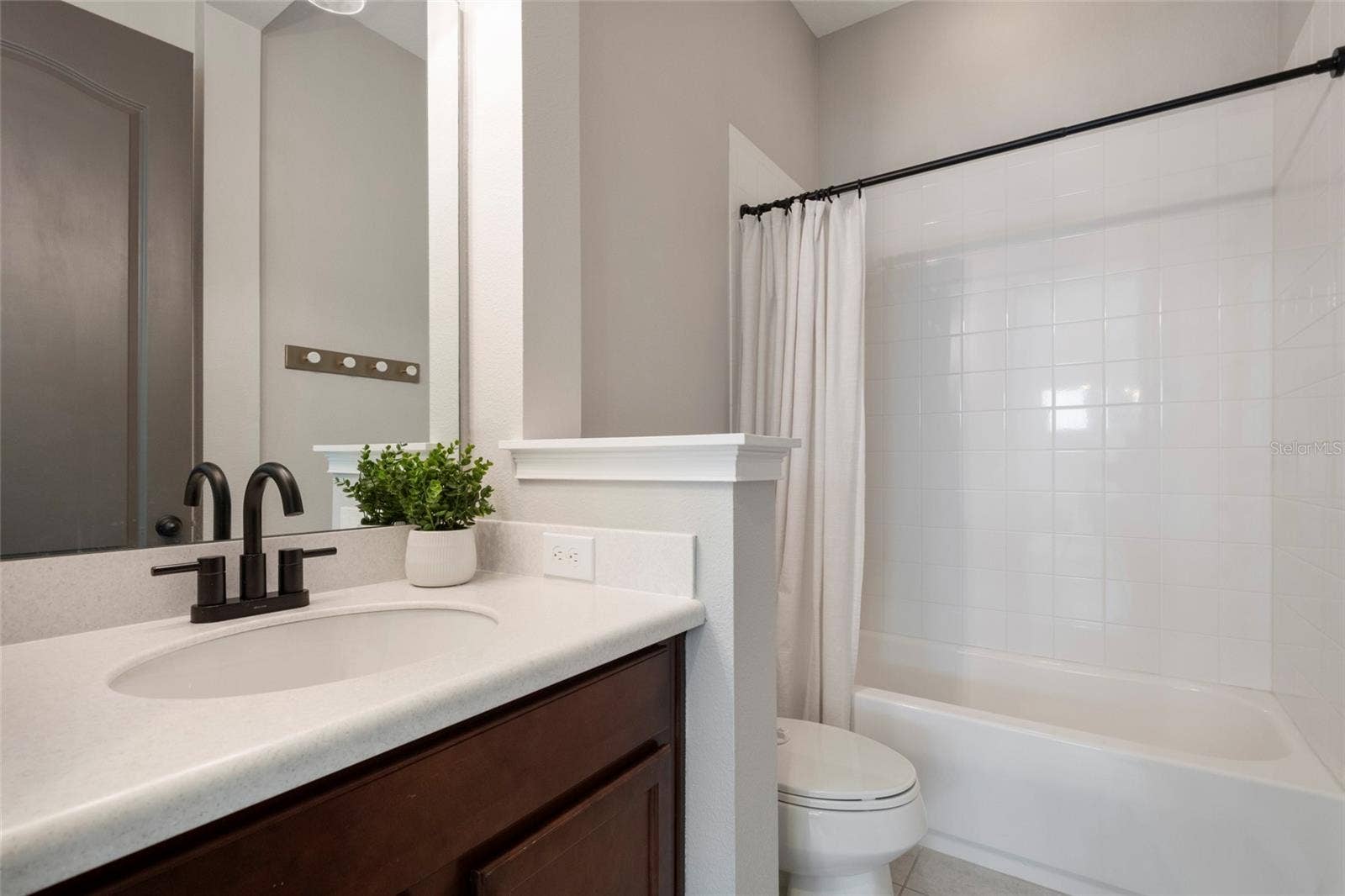 9230 YONATH STREET, Orlando, FL 32827 Full Bathroom