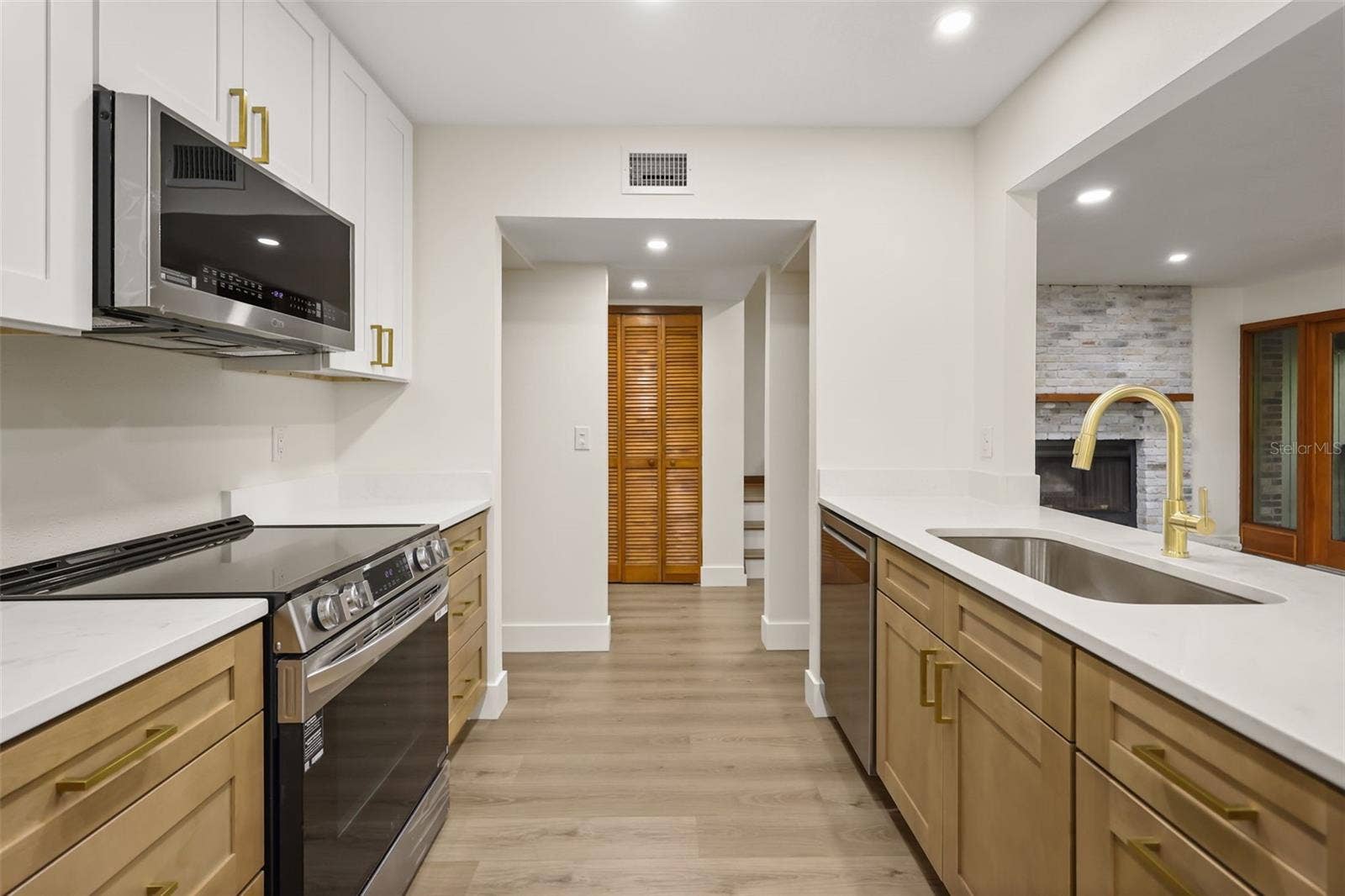 548 S OSCEOLA AVENUE, Orlando, FL 32801 kitchen angle 2