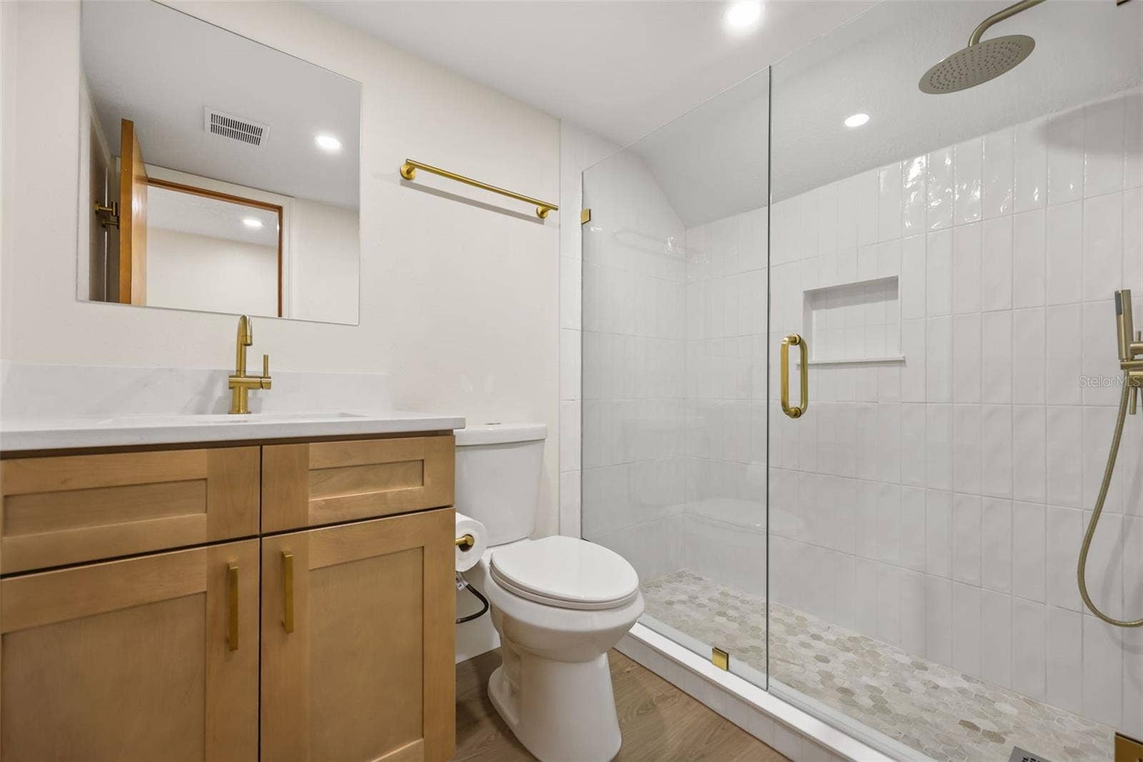 548 S OSCEOLA AVENUE, Orlando, FL 32801 2nd floor bathroom angle 2