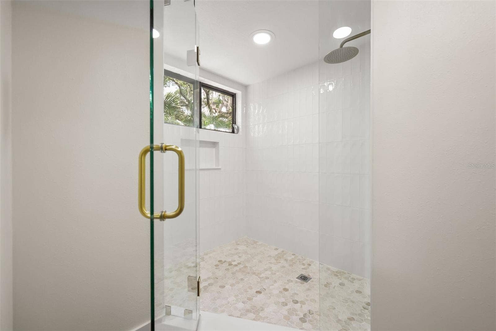 548 S OSCEOLA AVENUE, Orlando, FL 32801 shower in primary en-suite bathroom