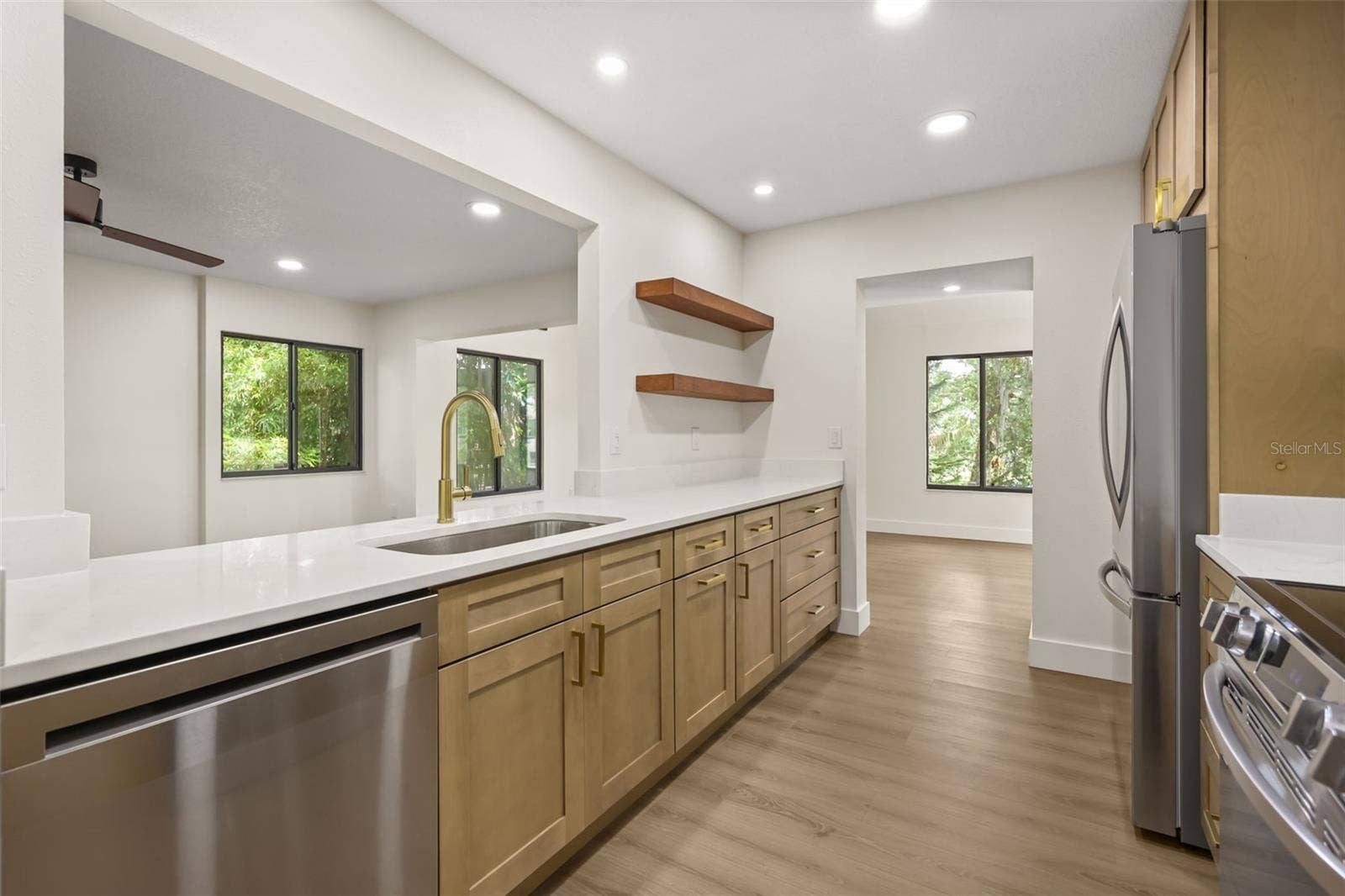 548 S OSCEOLA AVENUE, Orlando, FL 32801 kitchen angle 3