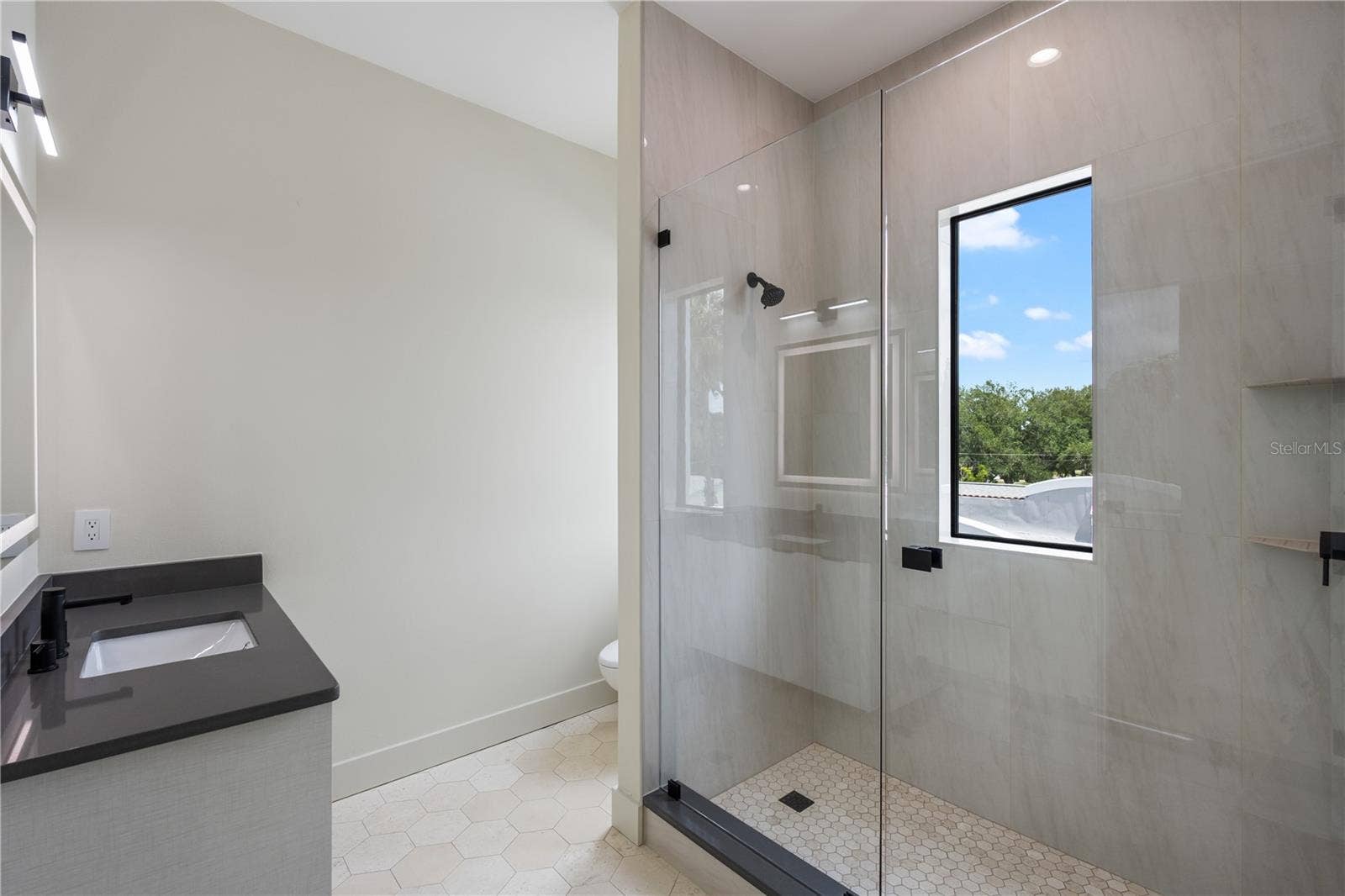 737 N SUMMERLIN AVENUE, Orlando, FL 32803 737 N SUMMERLIN AVENUE, Orlando, FL 32803