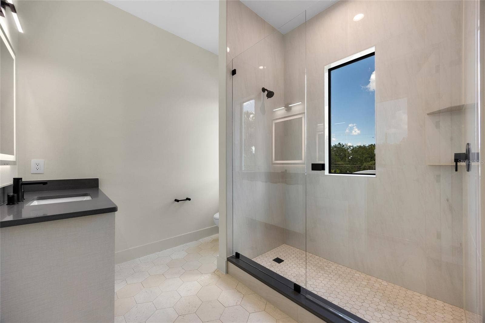 737 N SUMMERLIN AVENUE, Orlando, FL 32803 737 N SUMMERLIN AVENUE, Orlando, FL 32803