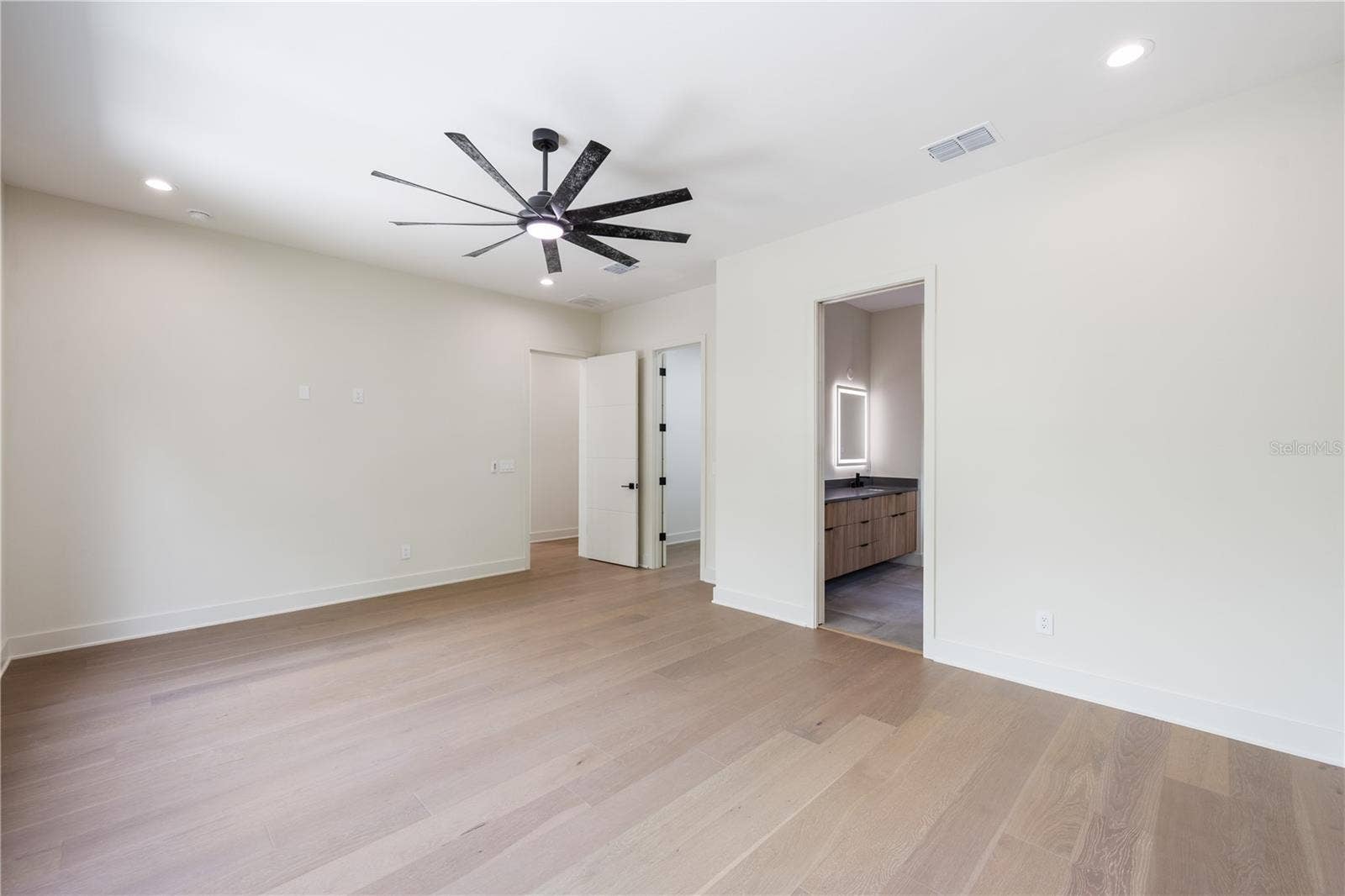 737 N SUMMERLIN AVENUE, Orlando, FL 32803 737 N SUMMERLIN AVENUE, Orlando, FL 32803