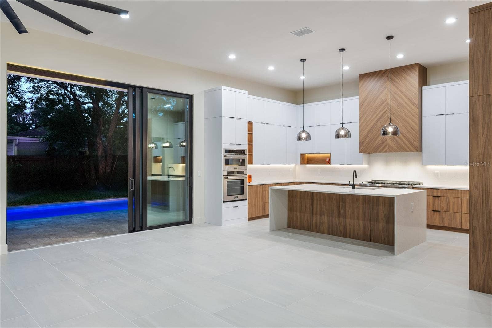 737 N SUMMERLIN AVENUE, Orlando, FL 32803 737 N SUMMERLIN AVENUE, Orlando, FL 32803
