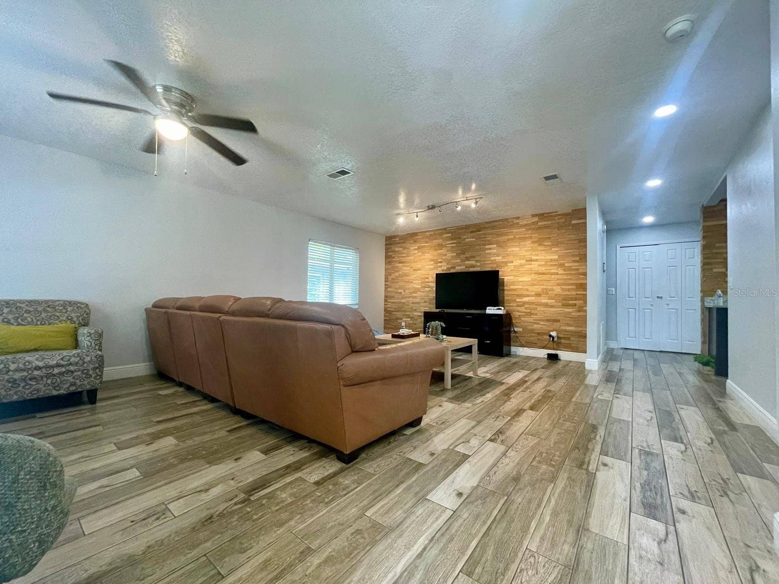 1044 NIN STREET, Orlando, FL 32835 1044 NIN STREET, Orlando, FL 32835