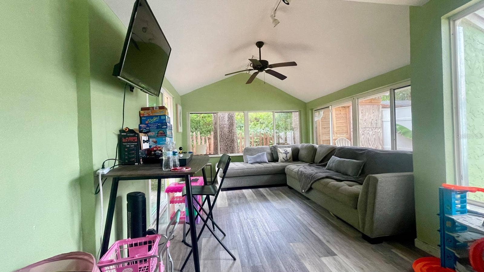 1044 NIN STREET, Orlando, FL 32835 1044 NIN STREET, Orlando, FL 32835