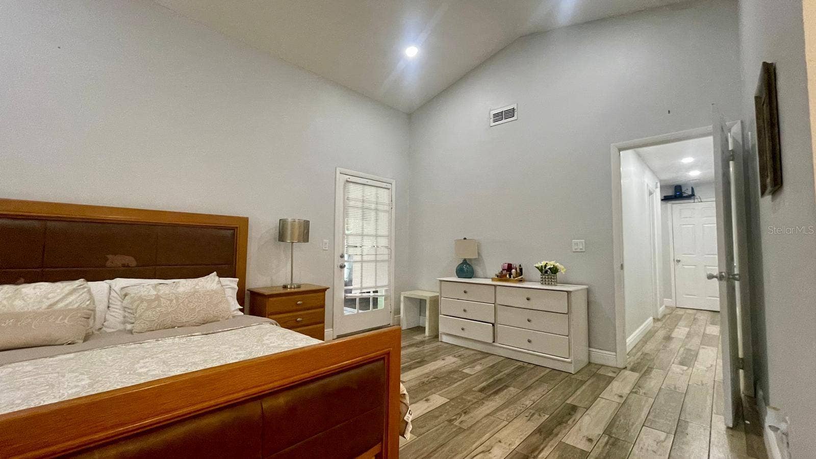 1044 NIN STREET, Orlando, FL 32835 1044 NIN STREET, Orlando, FL 32835