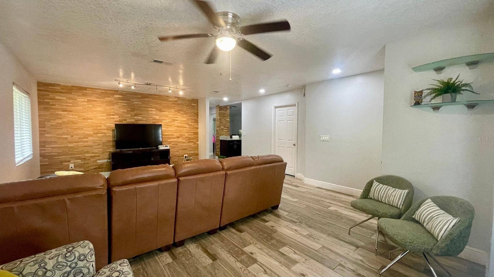 1044 NIN STREET, Orlando, FL 32835 1044 NIN STREET, Orlando, FL 32835