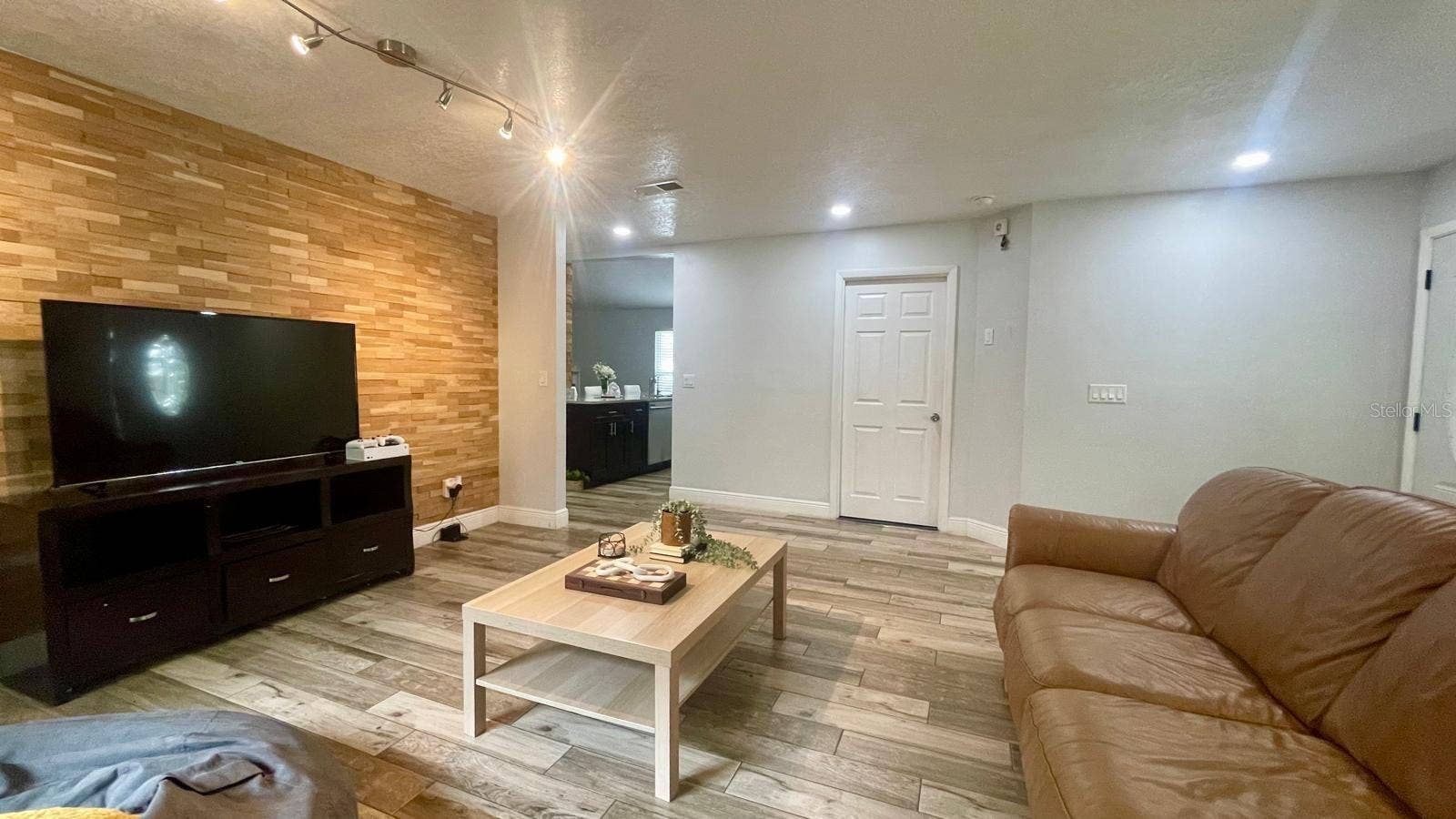 1044 NIN STREET, Orlando, FL 32835 1044 NIN STREET, Orlando, FL 32835