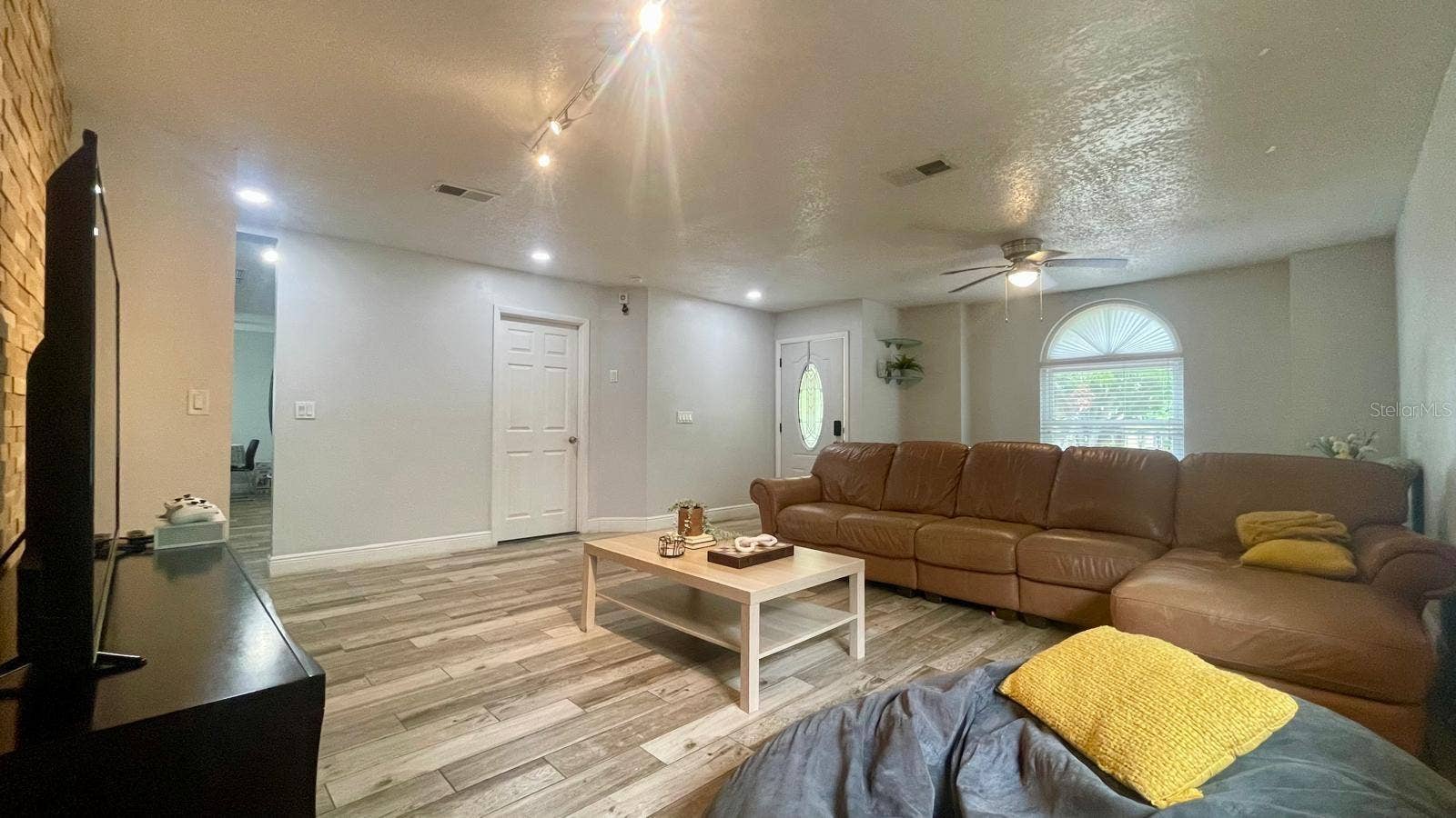 1044 NIN STREET, Orlando, FL 32835 1044 NIN STREET, Orlando, FL 32835