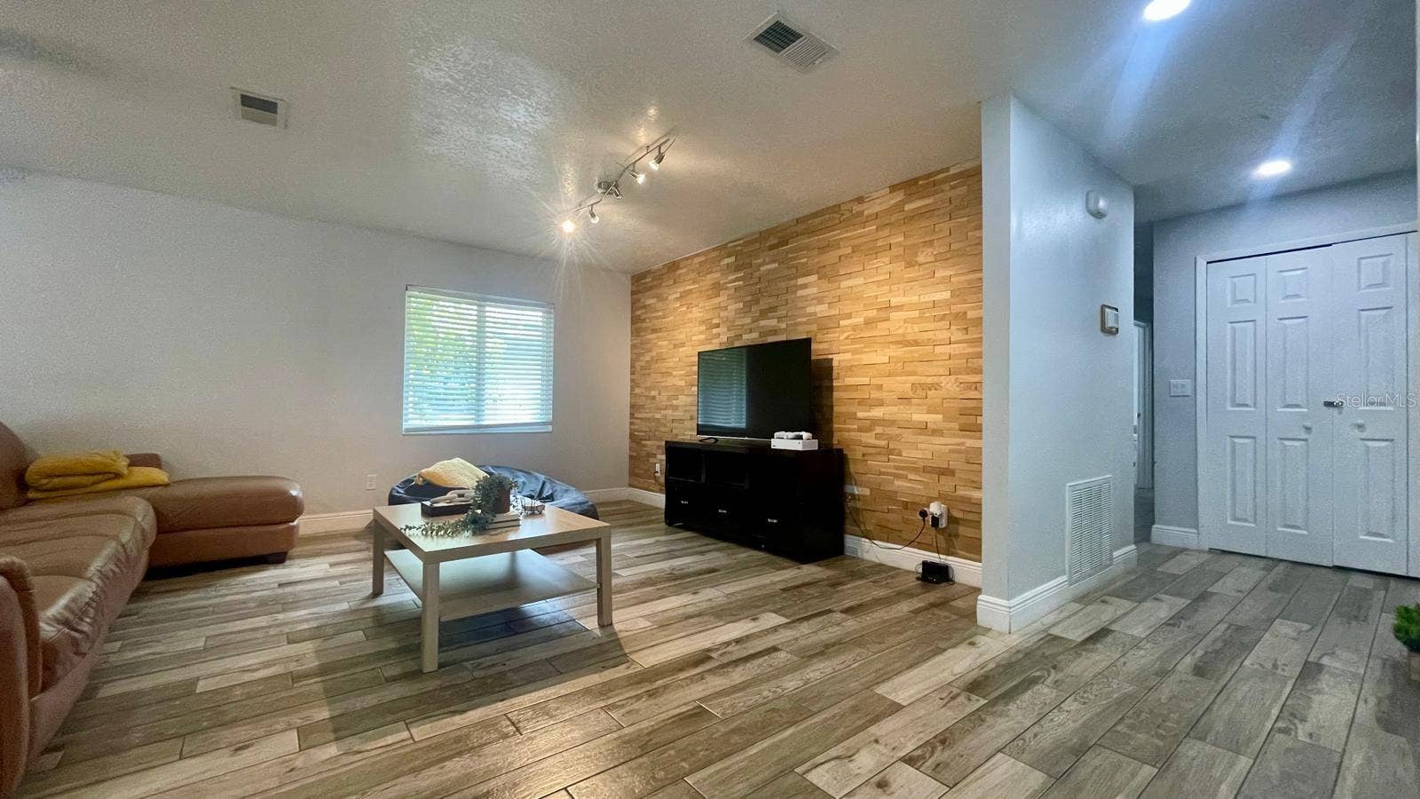 1044 NIN STREET, Orlando, FL 32835 1044 NIN STREET, Orlando, FL 32835
