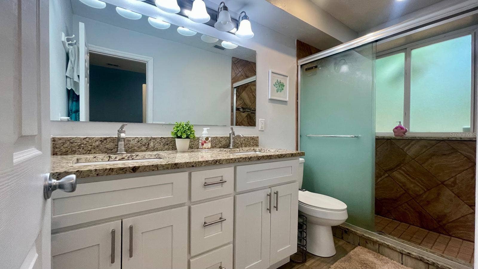 1044 NIN STREET, Orlando, FL 32835 1044 NIN STREET, Orlando, FL 32835
