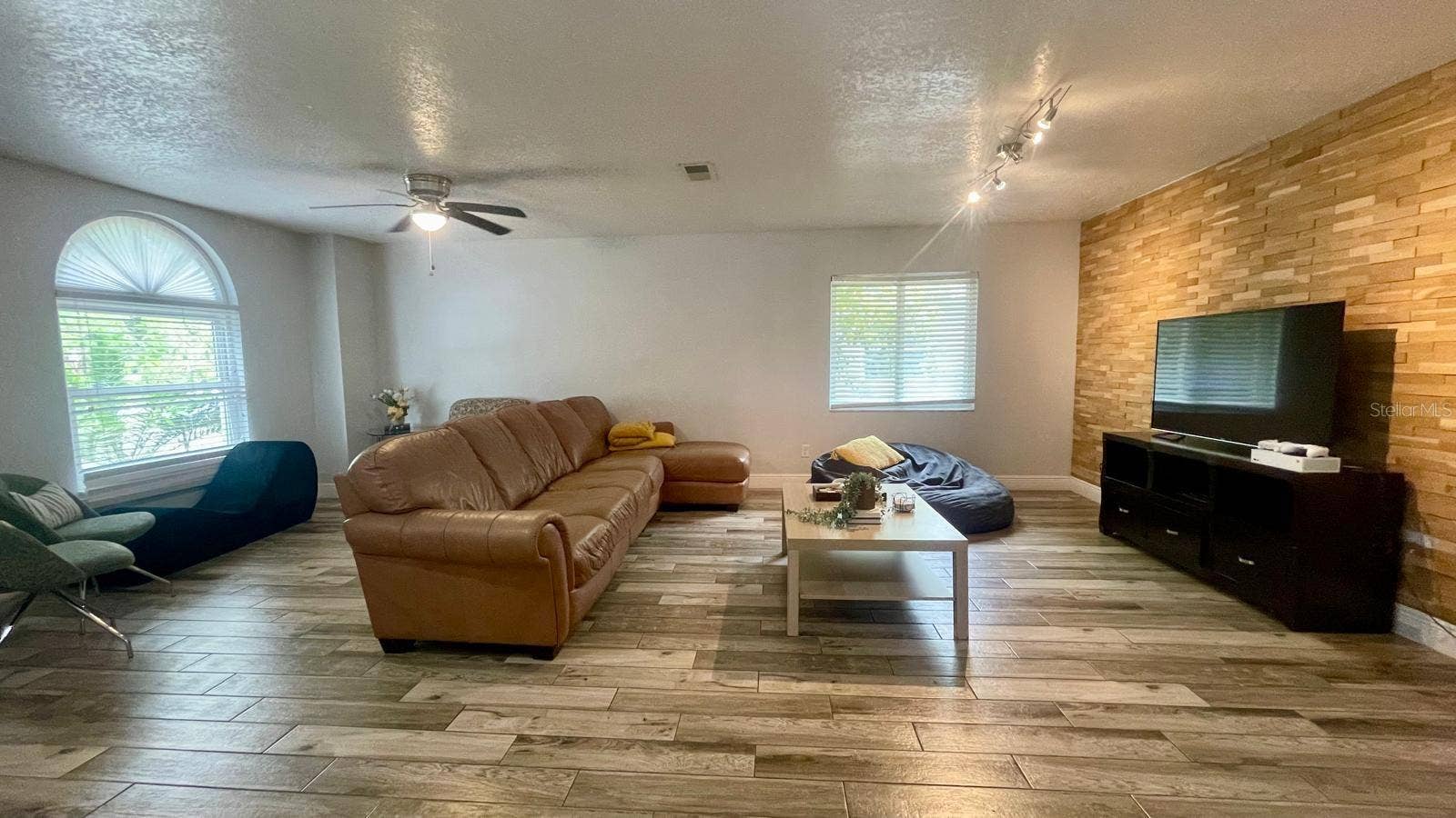 1044 NIN STREET, Orlando, FL 32835 1044 NIN STREET, Orlando, FL 32835