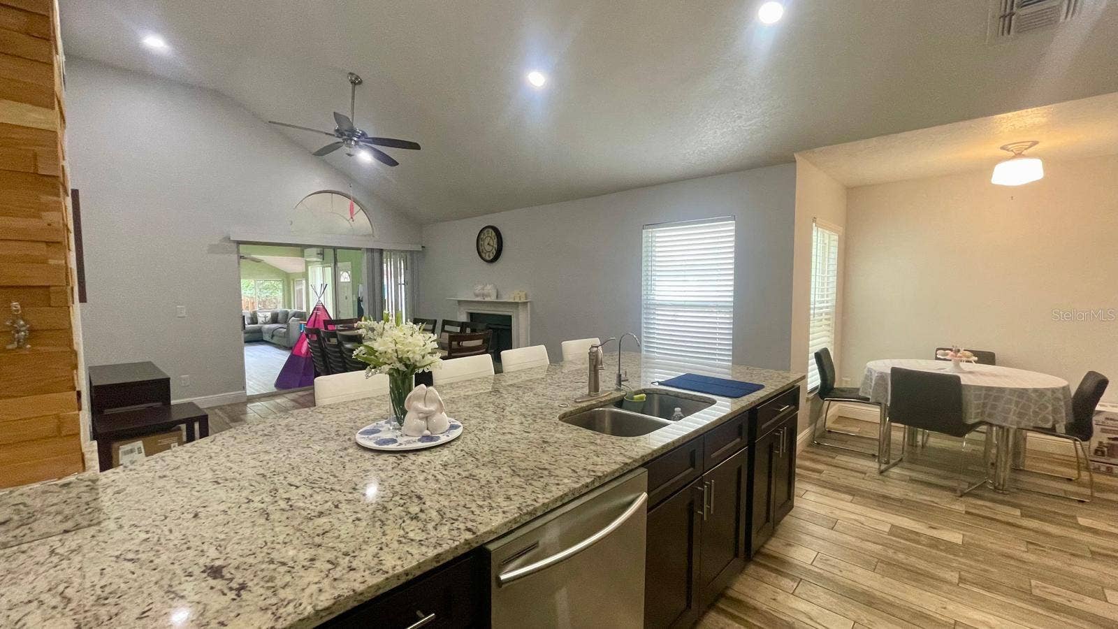 1044 NIN STREET, Orlando, FL 32835 1044 NIN STREET, Orlando, FL 32835