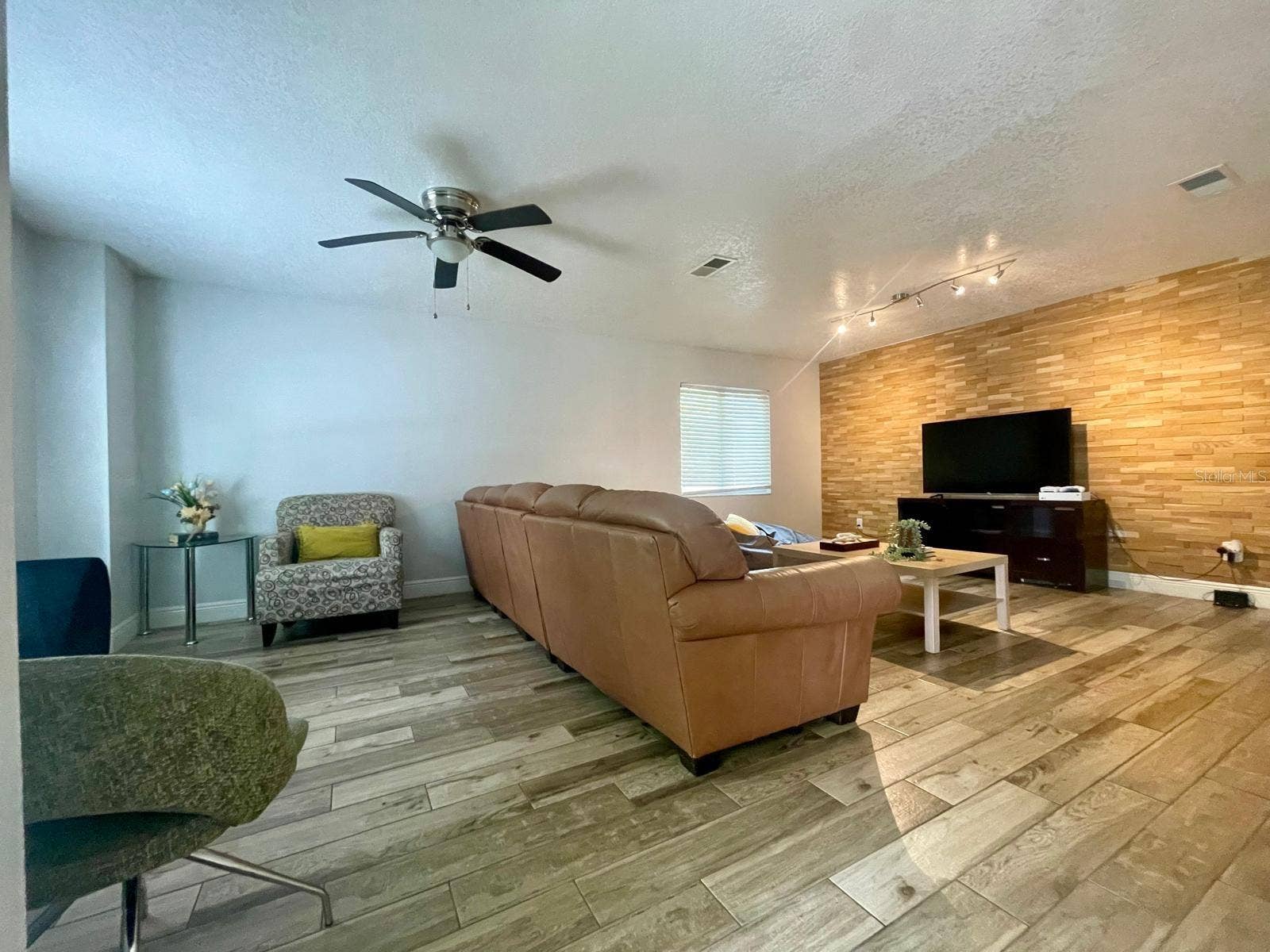 1044 NIN STREET, Orlando, FL 32835 1044 NIN STREET, Orlando, FL 32835