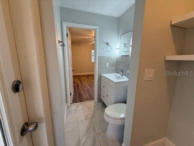 1092 EASTBROOK BOULEVARD, Winter Park, FL 32792 Main Bath new lighting shelving vanity