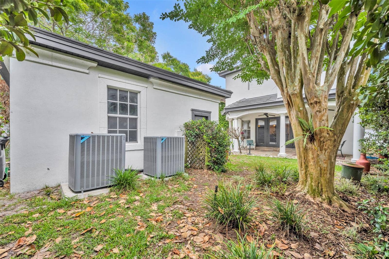 1031 GUERNSEY STREET, Orlando, FL 32804 East side of the home