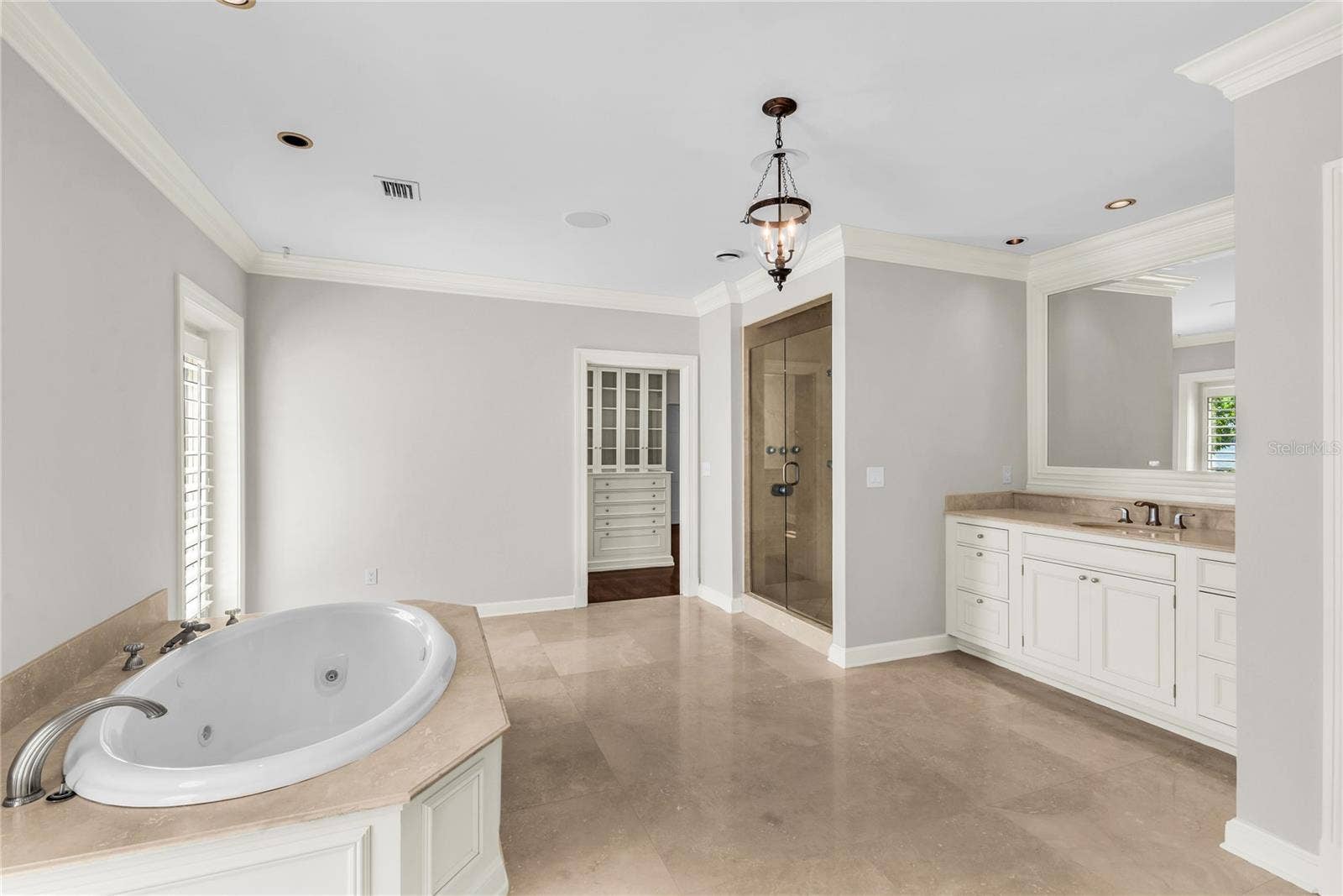 Primary suite with private balcony, huge en suite bathroom and walk-in closet