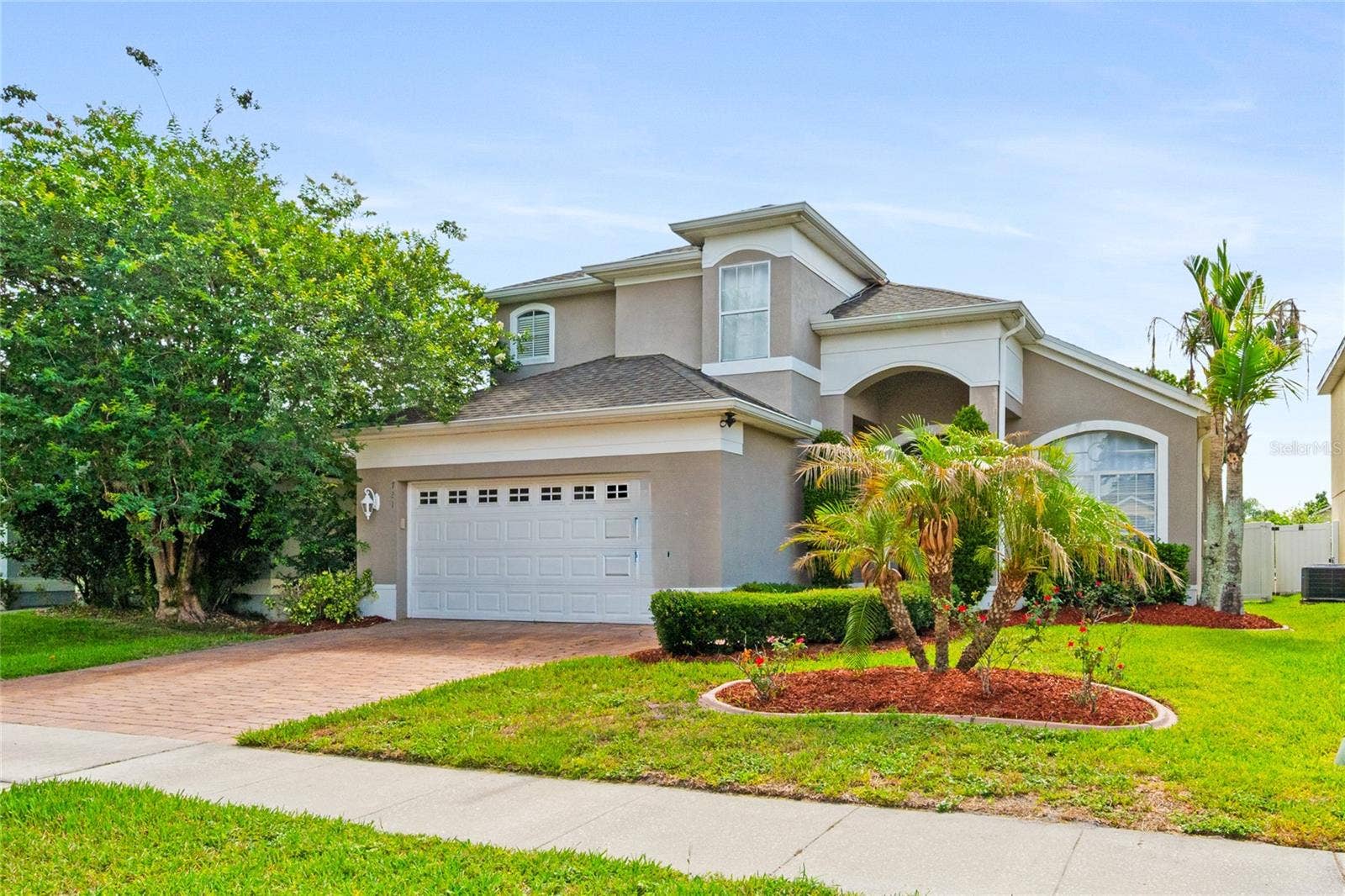 721 HARDWOOD CIRCLE, Orlando, FL 32828 Fresh paint and landscaped