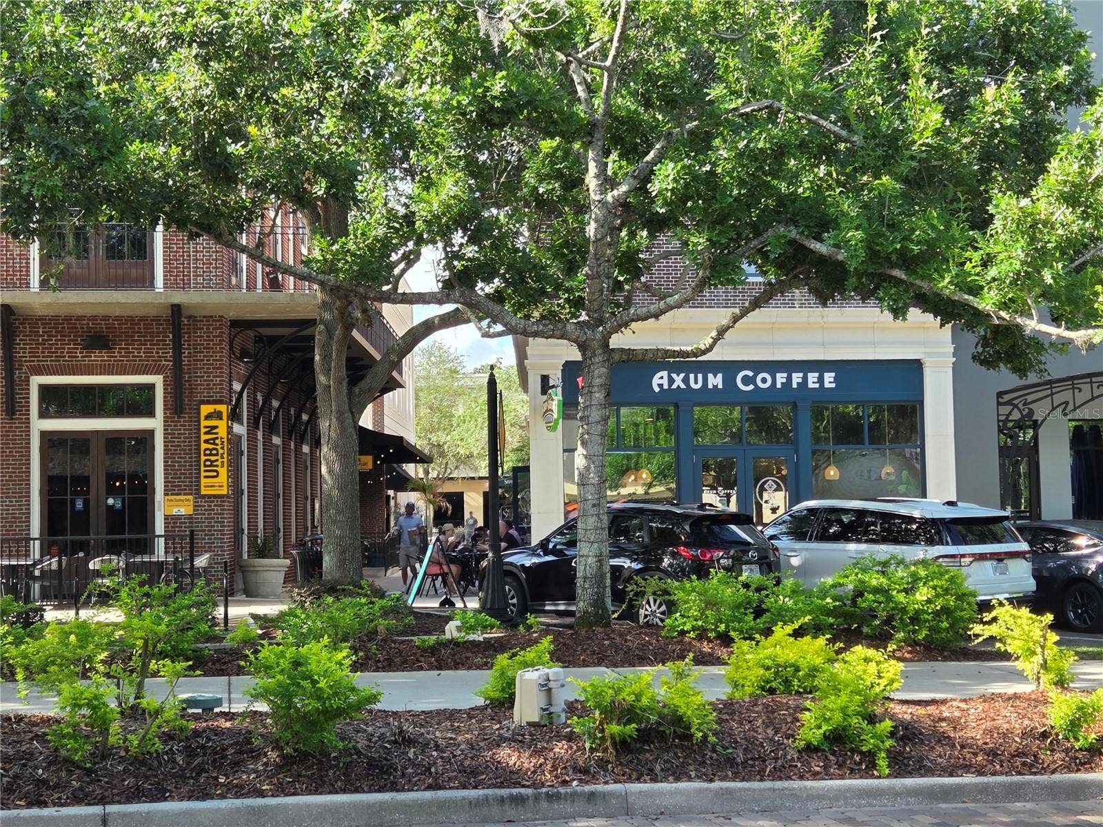 279 ZACHARY WADE STREET, Winter Garden, FL 34787 Great coffee shops and restaurants in the downtown Winter Garden area minutes from this property! Use your golf cart to get there!