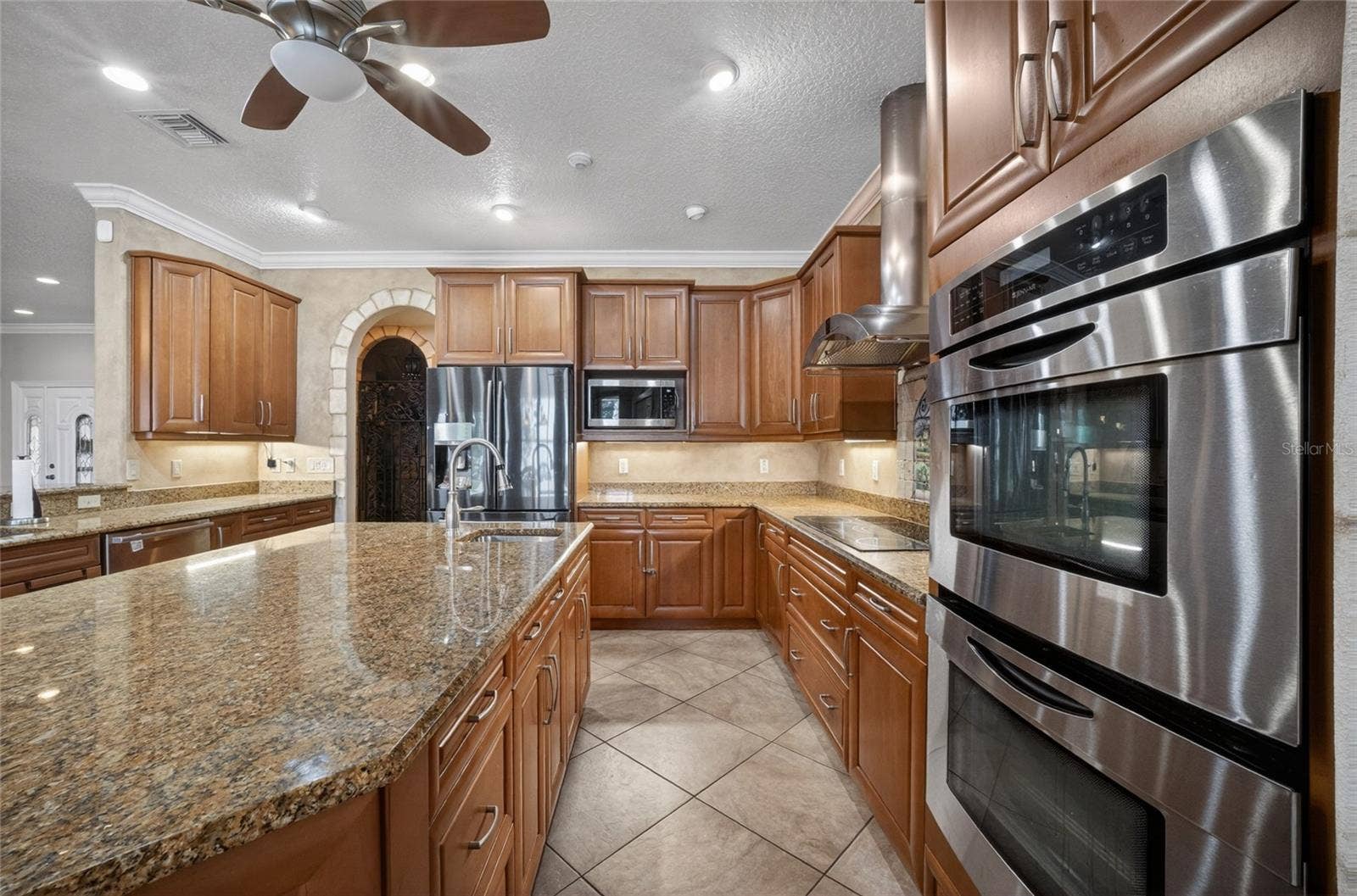 279 ZACHARY WADE STREET, Winter Garden, FL 34787 Great cooking island with 2nd sink