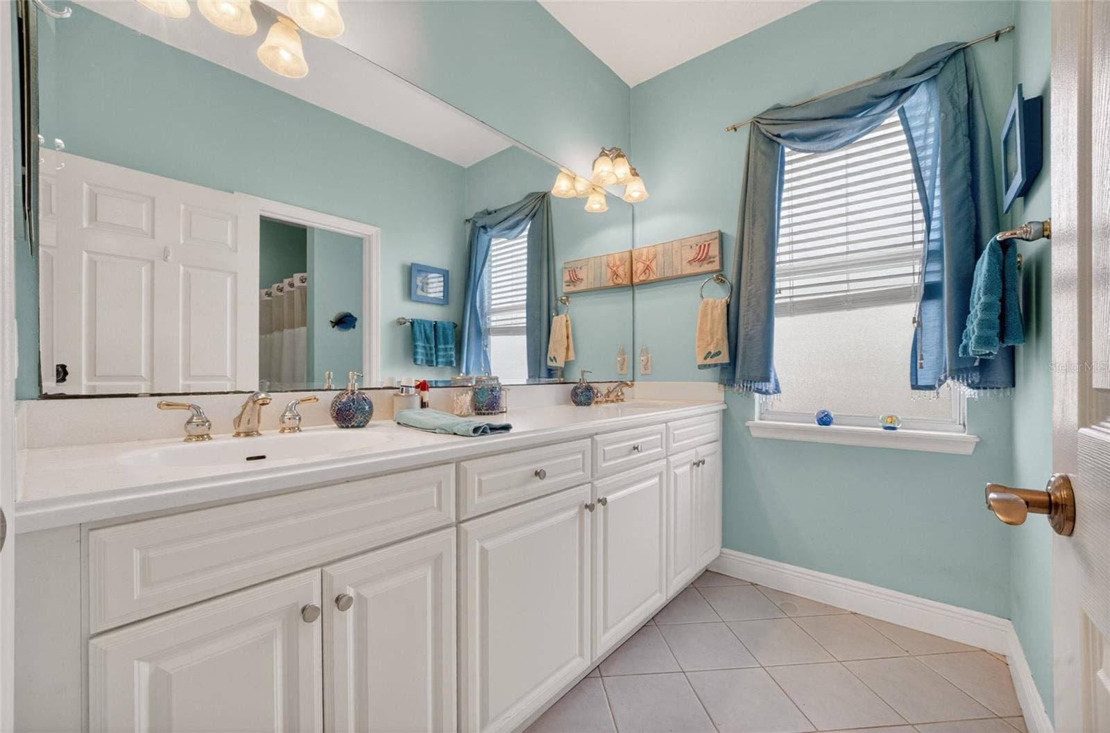 279 ZACHARY WADE STREET, Winter Garden, FL 34787 Hallway upstairs full bathroom with tub/shower