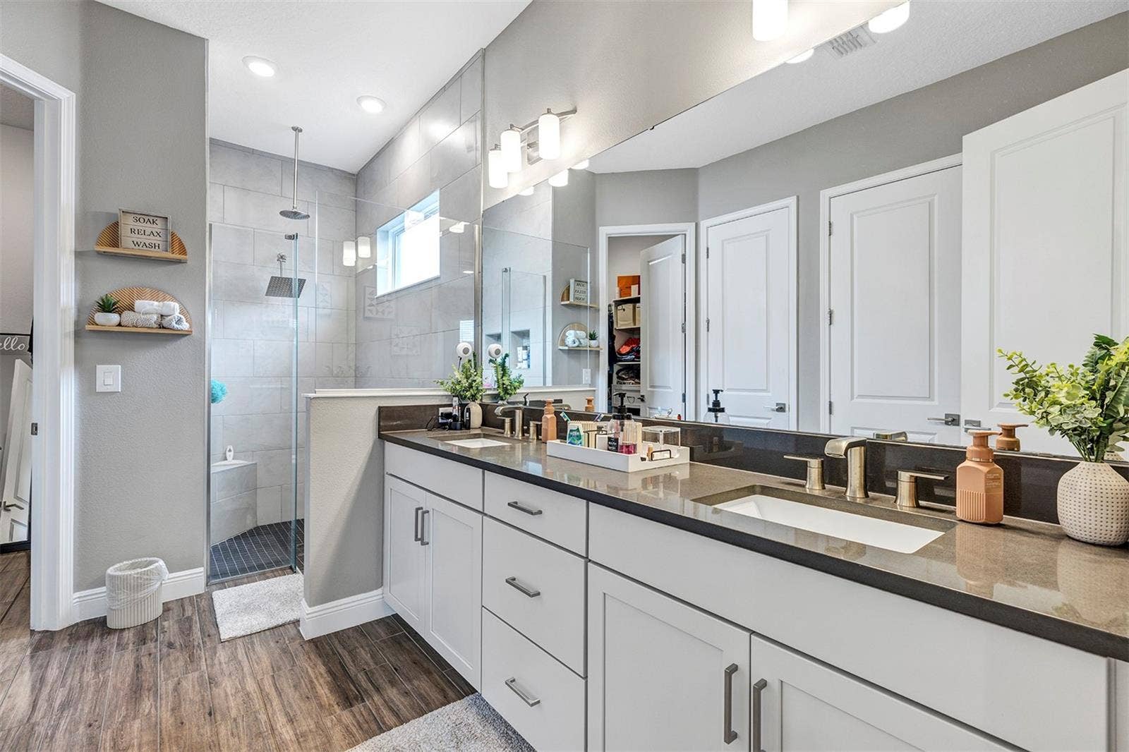 16136 VOLTERRA POINT, Bella Collina, FL 34756 Primary bath