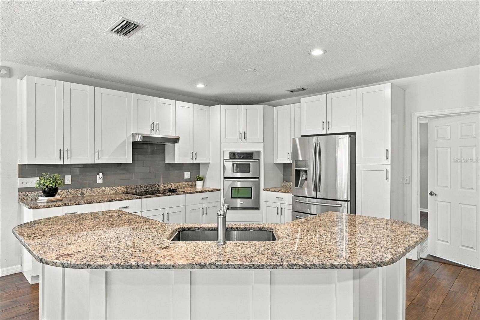 1349 VALLEY PINE CIRCLE, Apopka, FL 32712 1349 VALLEY PINE CIRCLE, Apopka, FL 32712