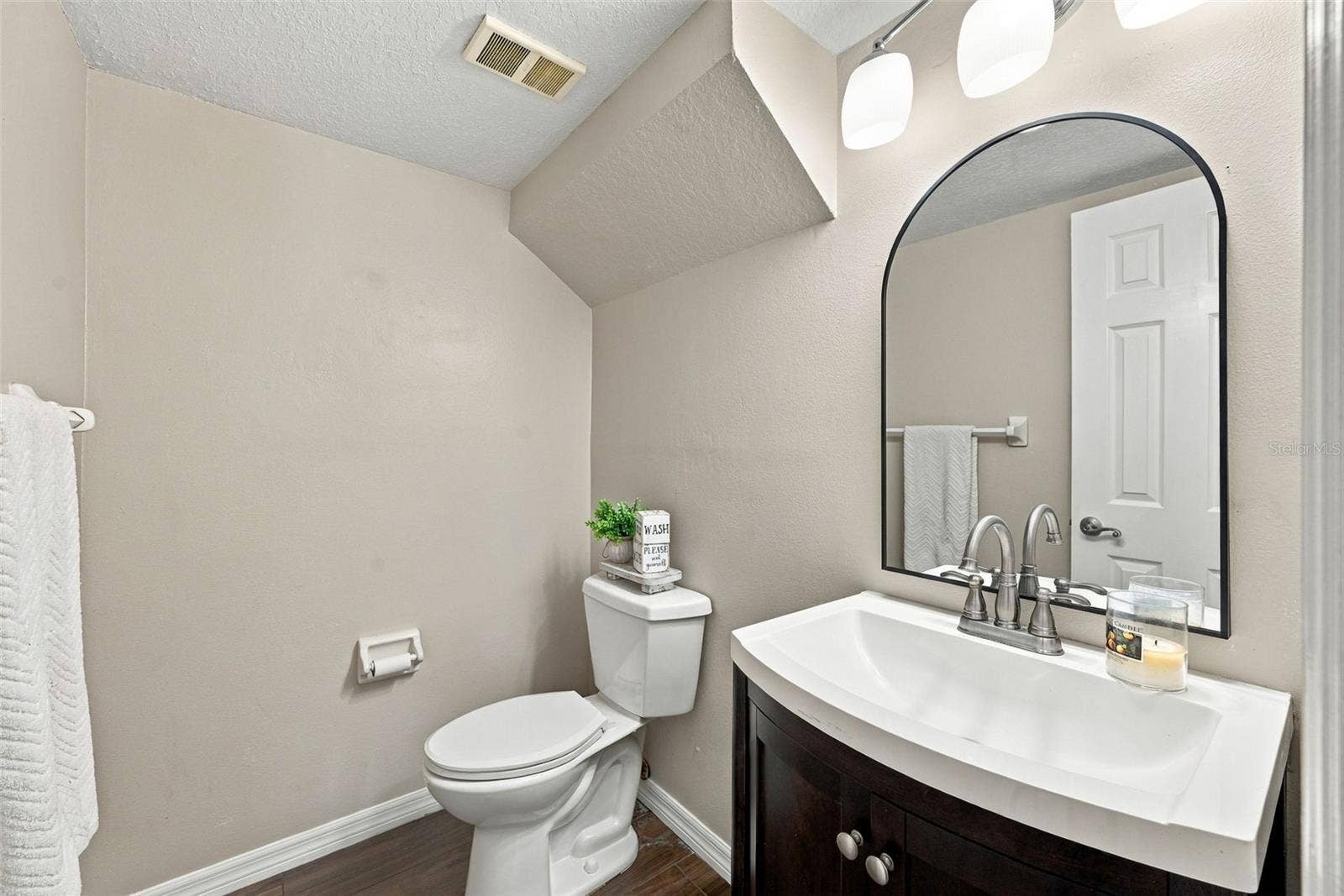 1349 VALLEY PINE CIRCLE, Apopka, FL 32712 Half Guest Bathroom Under Stairs